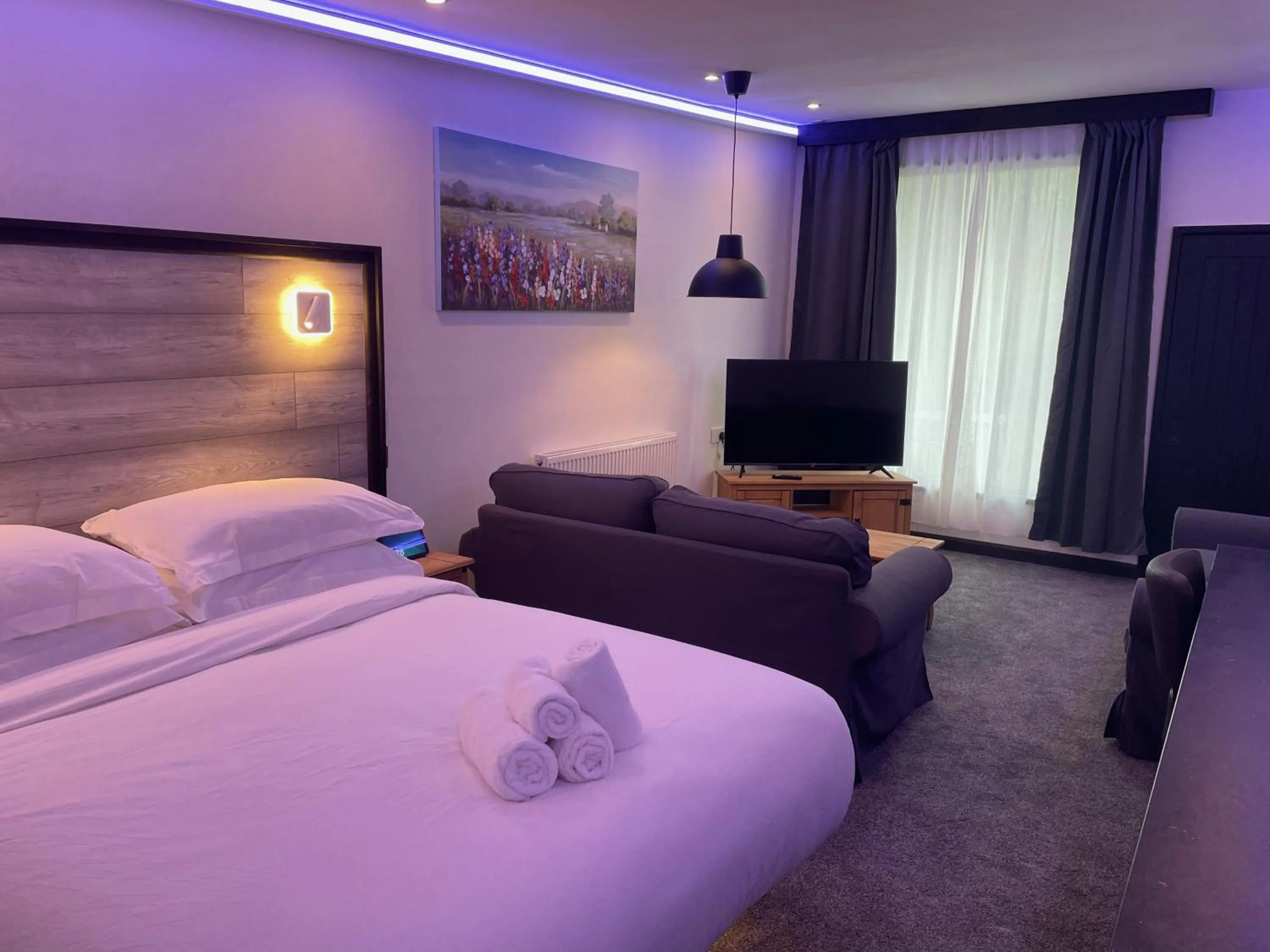 Photo of the whole room, Bed in TheWaterfrontLodges