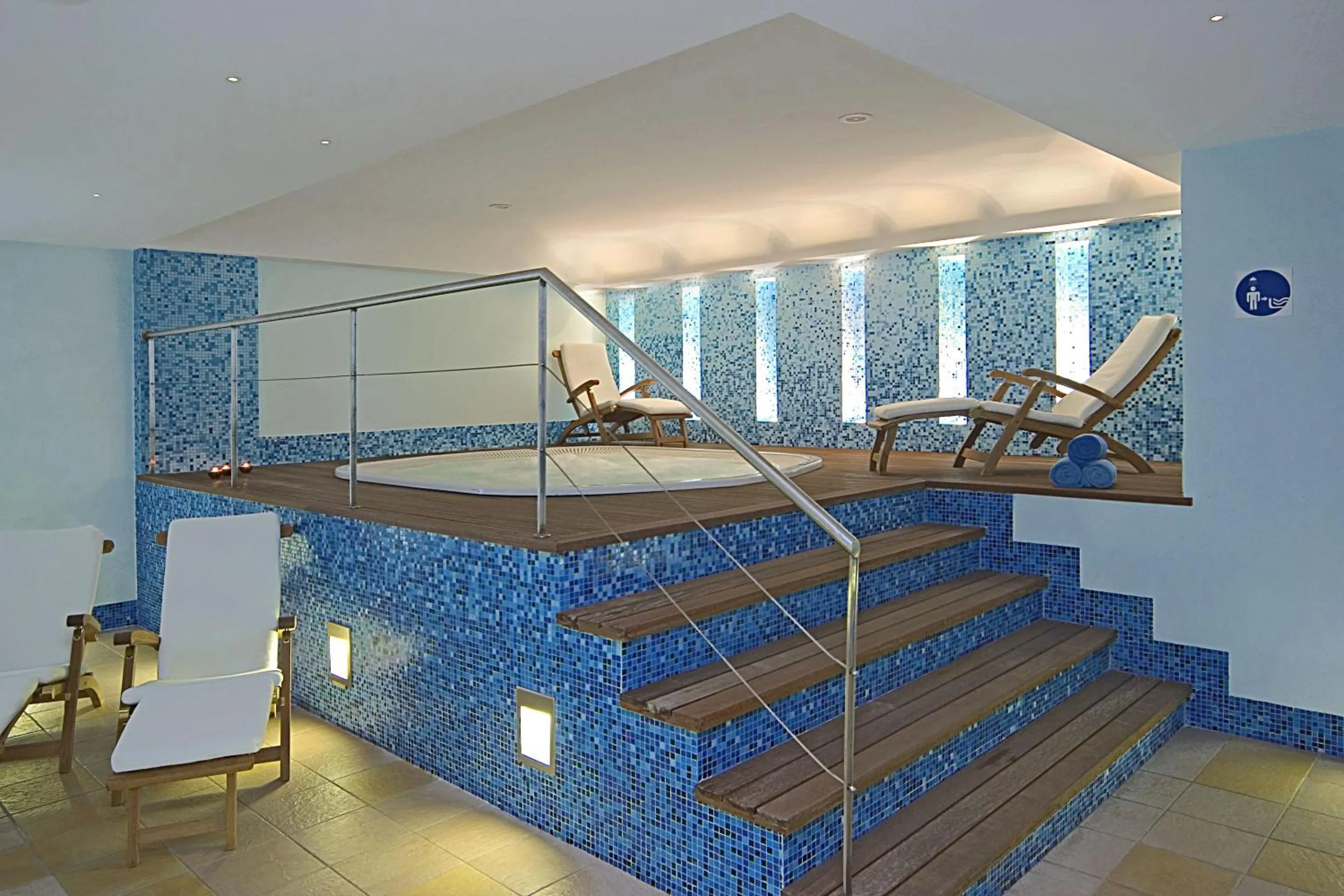 Hot Tub in Hotel Real Palacio