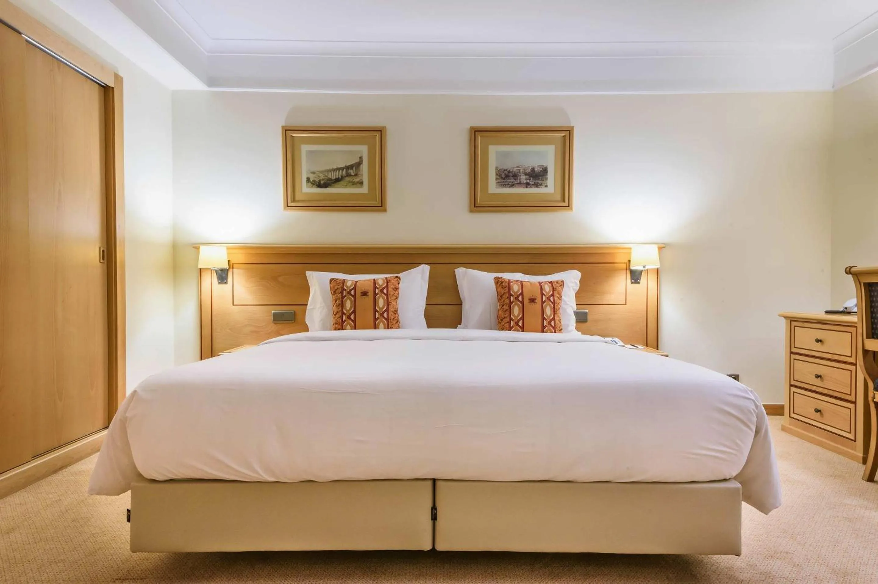 Bed in Hotel Real Palacio