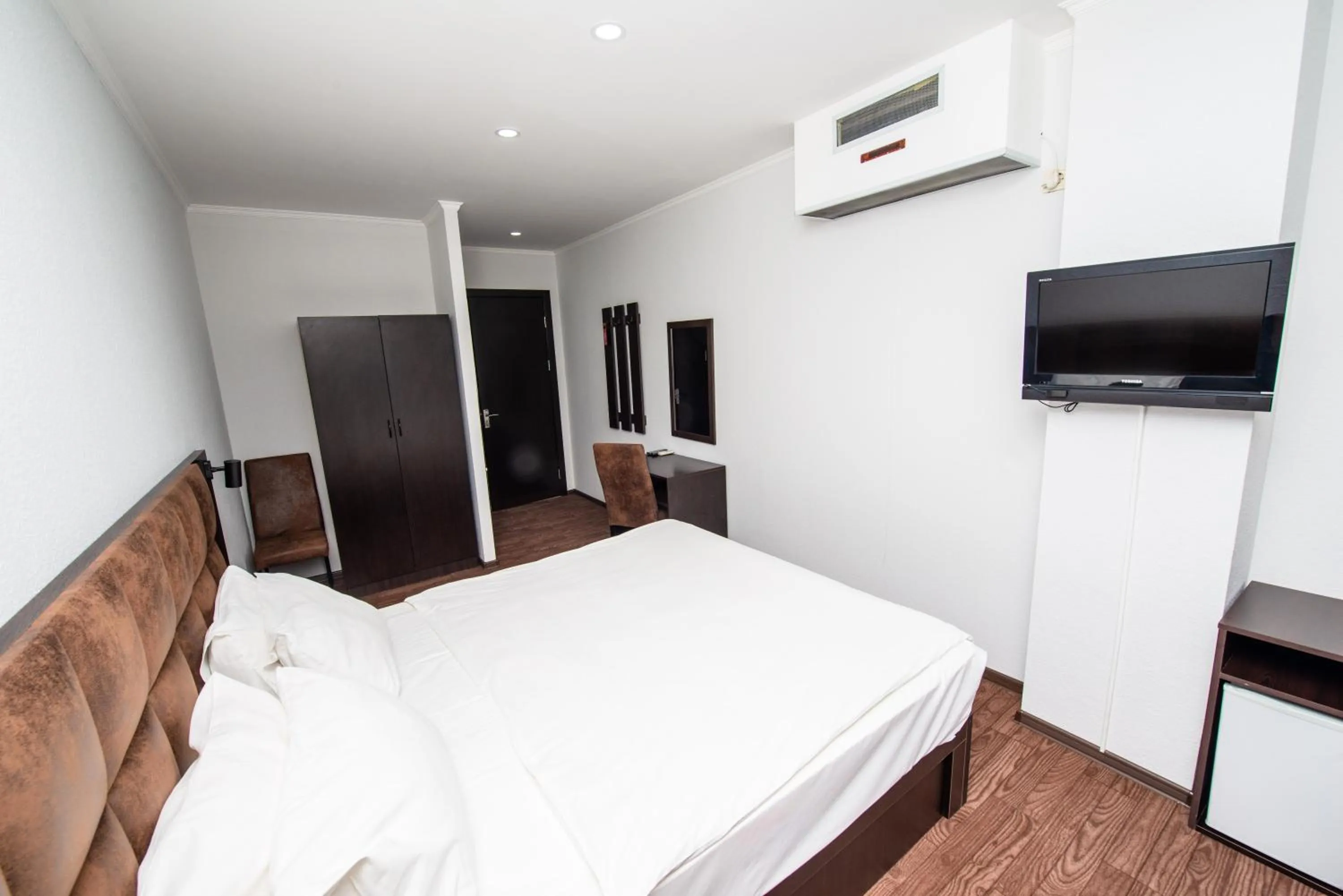 Photo of the whole room, Bed in Hotel Shine Palace