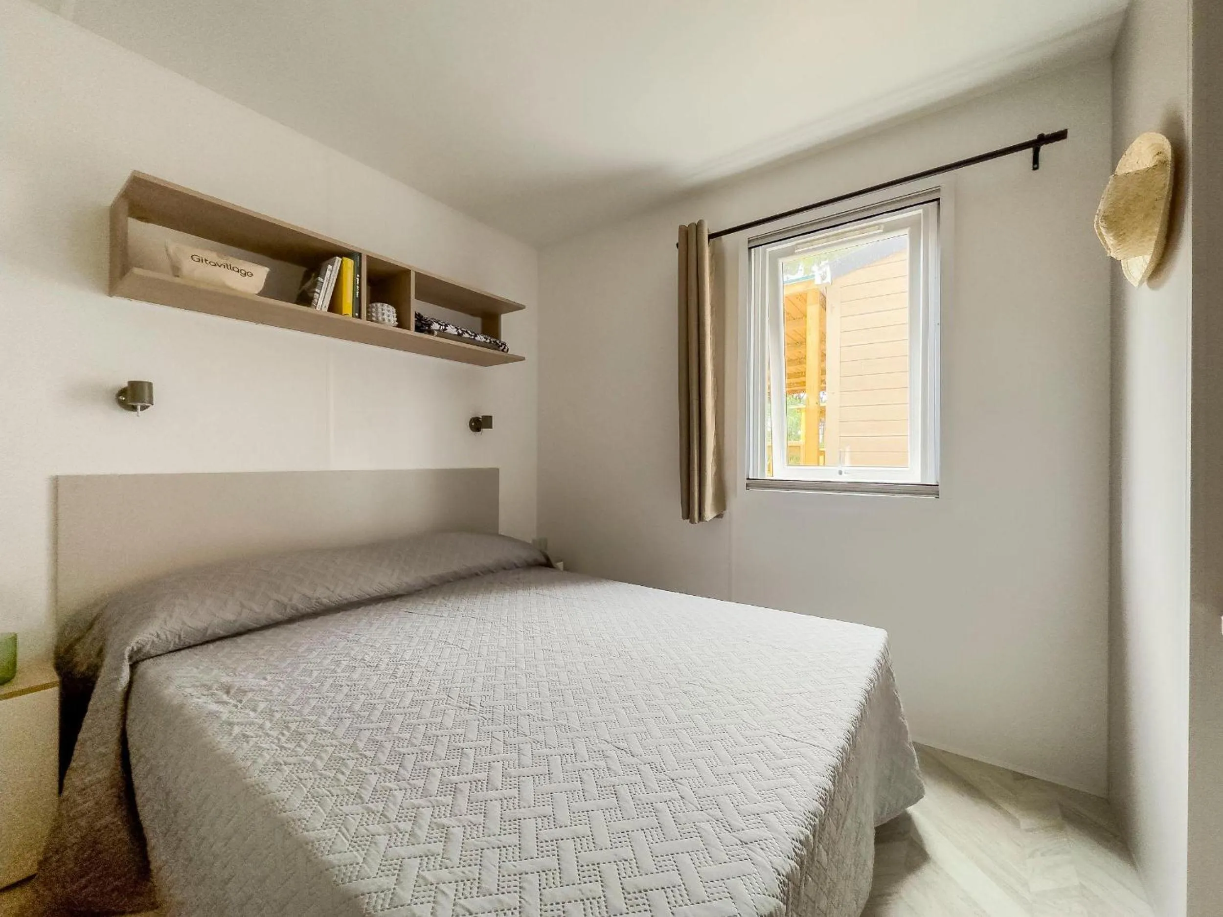 Photo of the whole room, Bed in Gitavillage Il Gabbiano