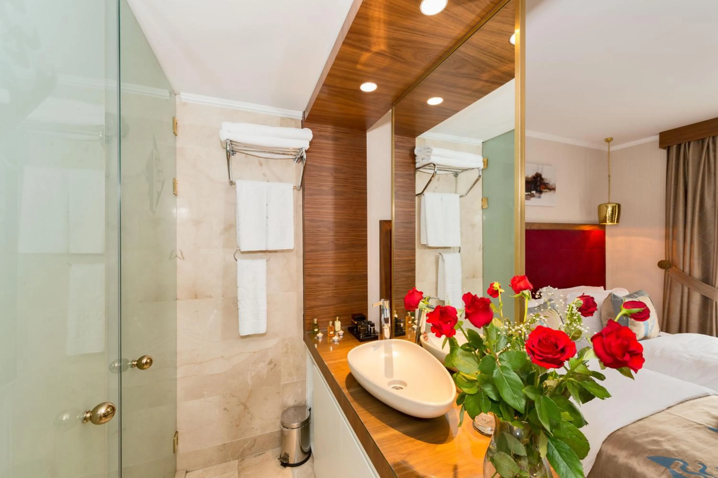 Bathroom in Darkmen Hotel