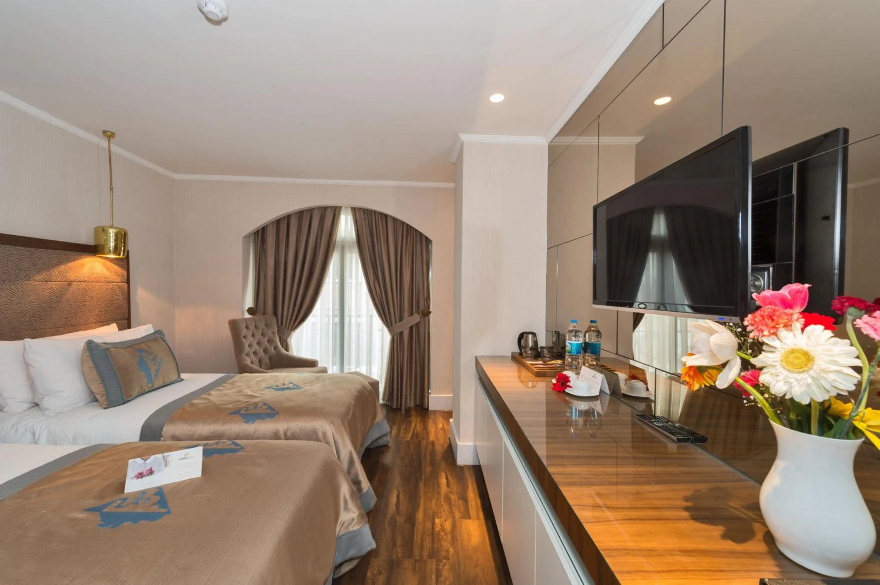 Photo of the whole room in Darkmen Hotel