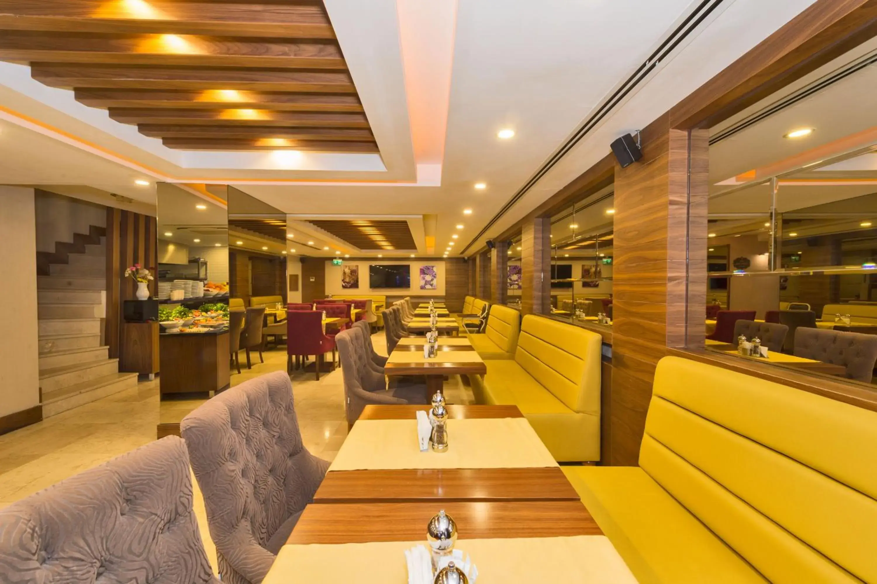 Restaurant/places to eat in Darkmen Hotel Restaurant/places to eat in Darkmen Hotel