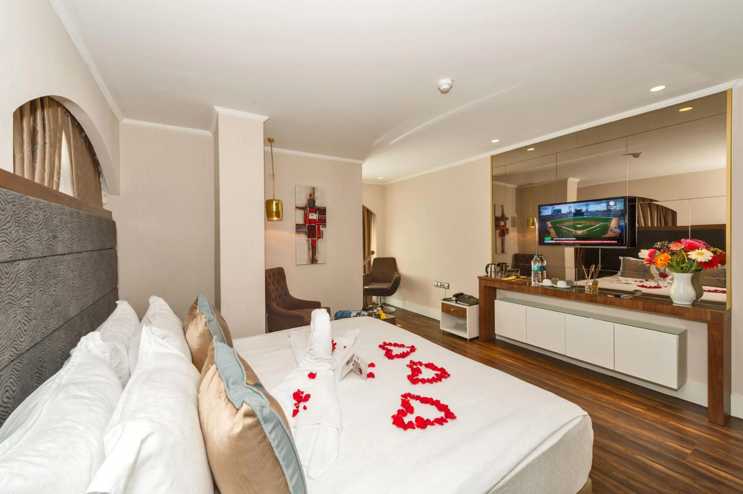 Photo of the whole room, Bed in Darkmen Hotel