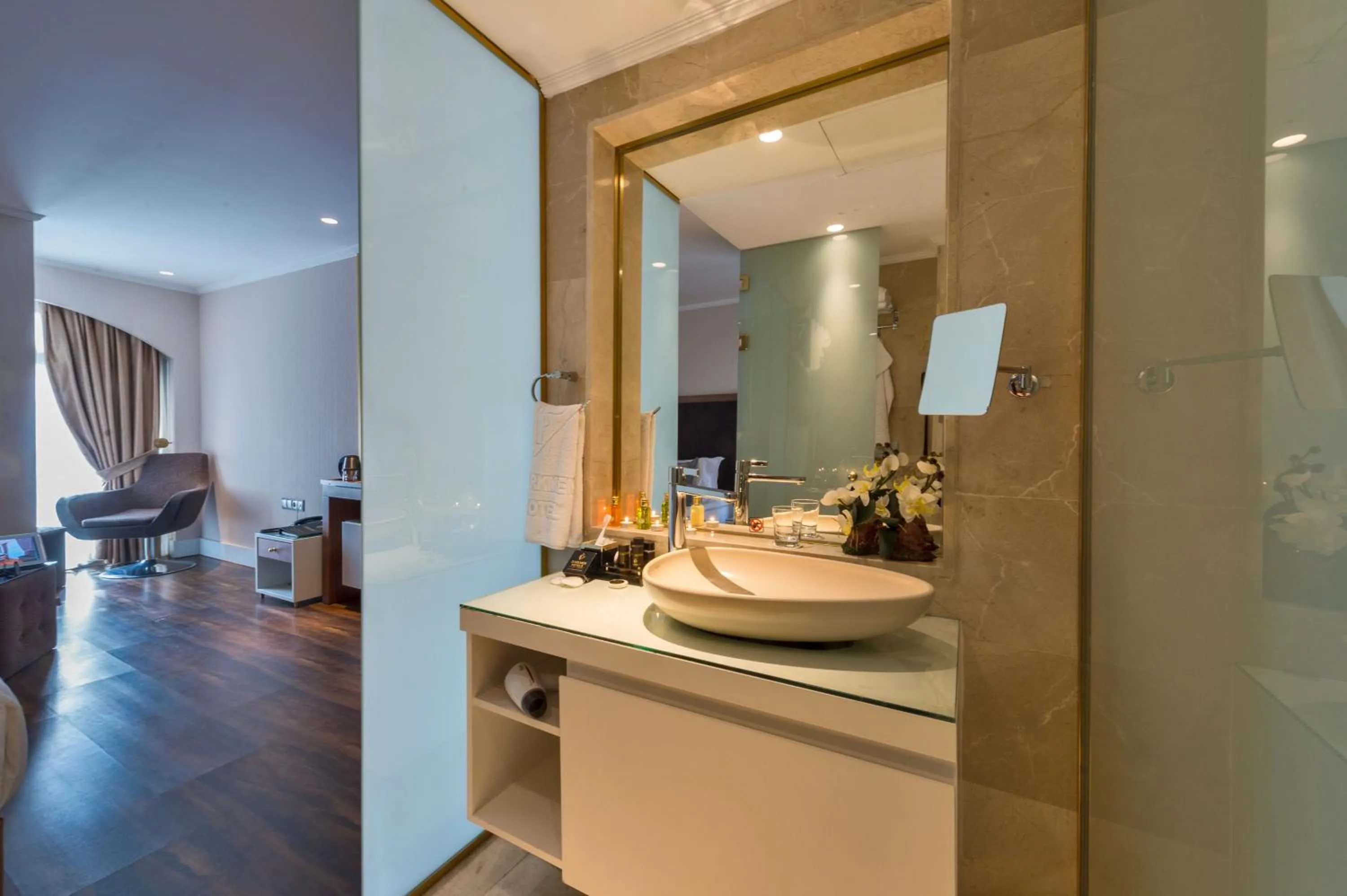 Bathroom in Darkmen Hotel