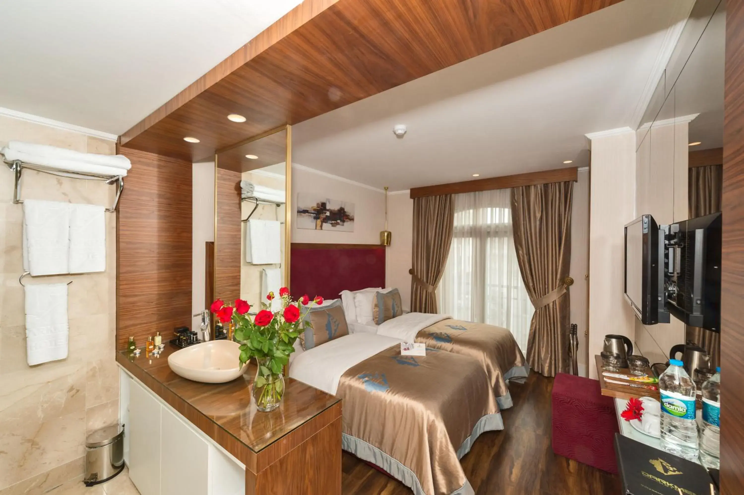 Photo of the whole room, Bed in Darkmen Hotel Photo of the whole room, Bed in Darkmen Hotel