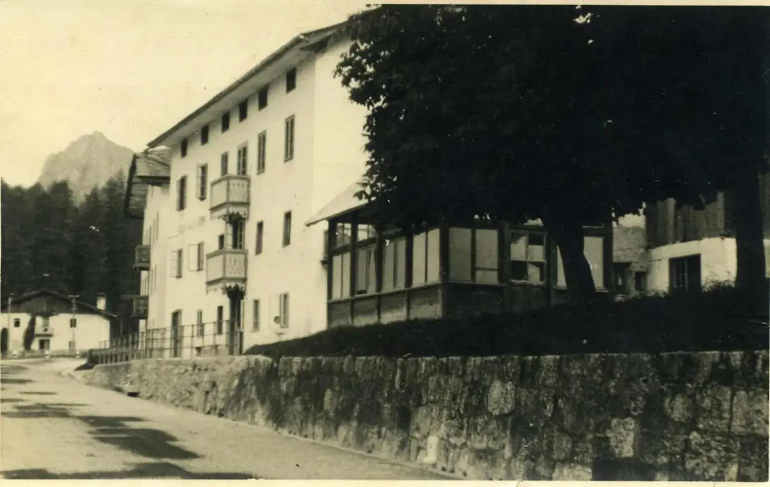Property building in Hotel Des Alpes Property building in Hotel Des Alpes