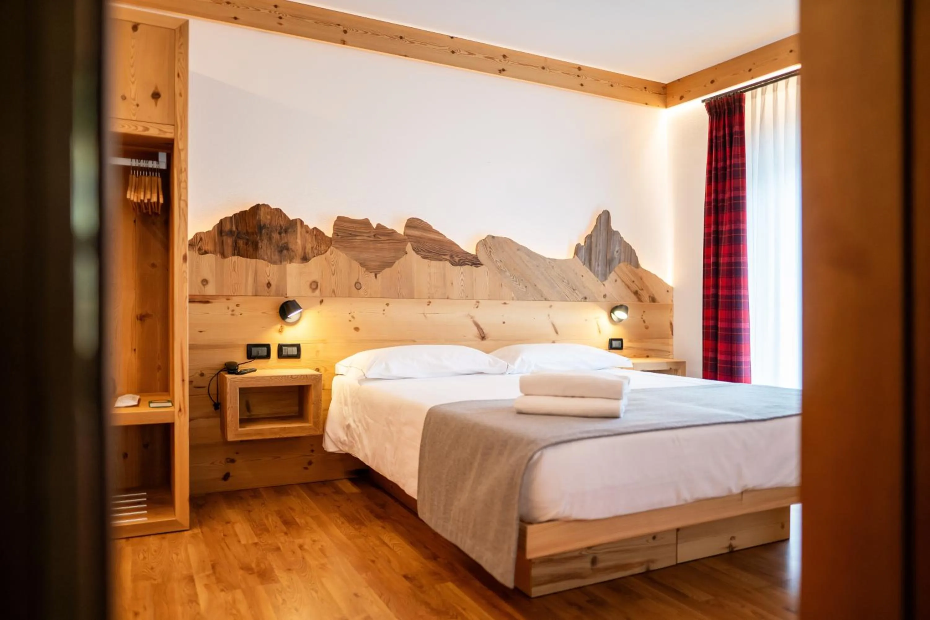 Bedroom, Bed in Hotel Des Alpes