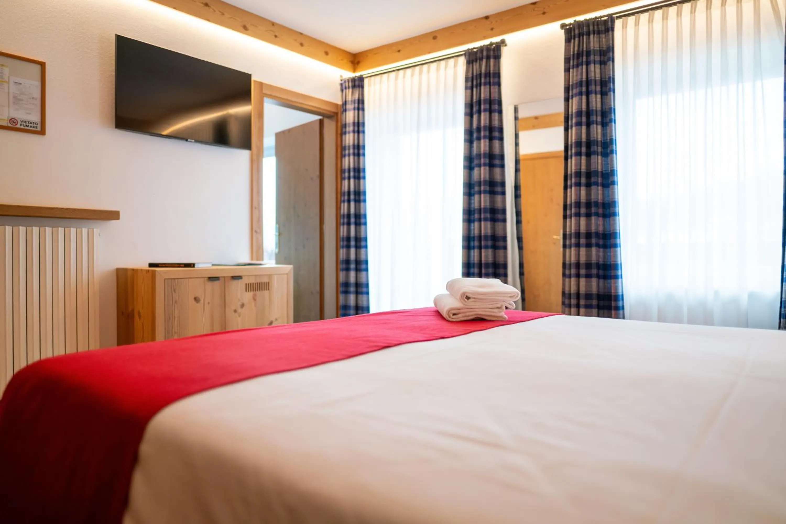 Bedroom, Bed in Hotel Des Alpes