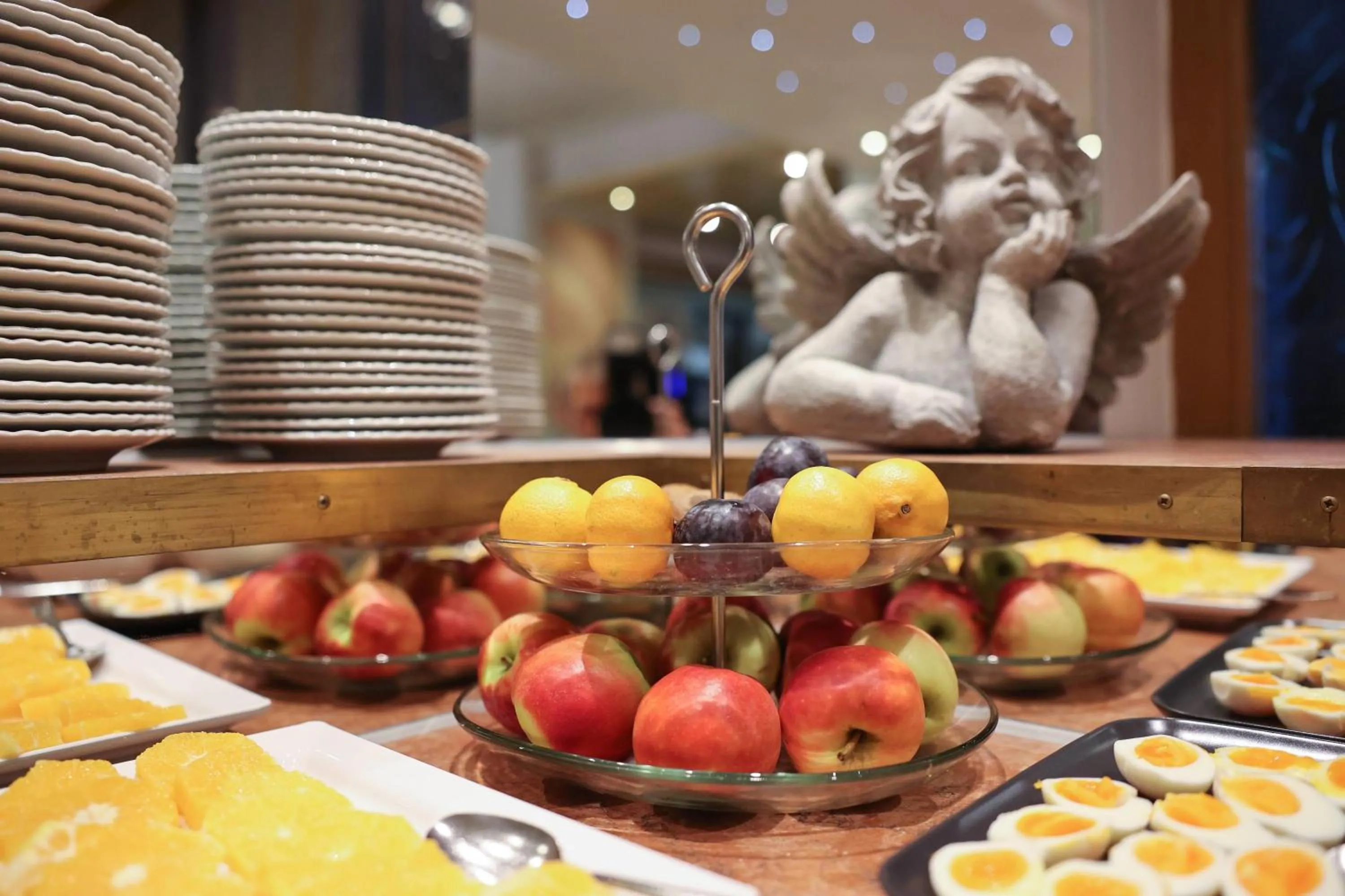 Restaurant/places to eat in ANA Panorama, Trademark Collection by Wyndham