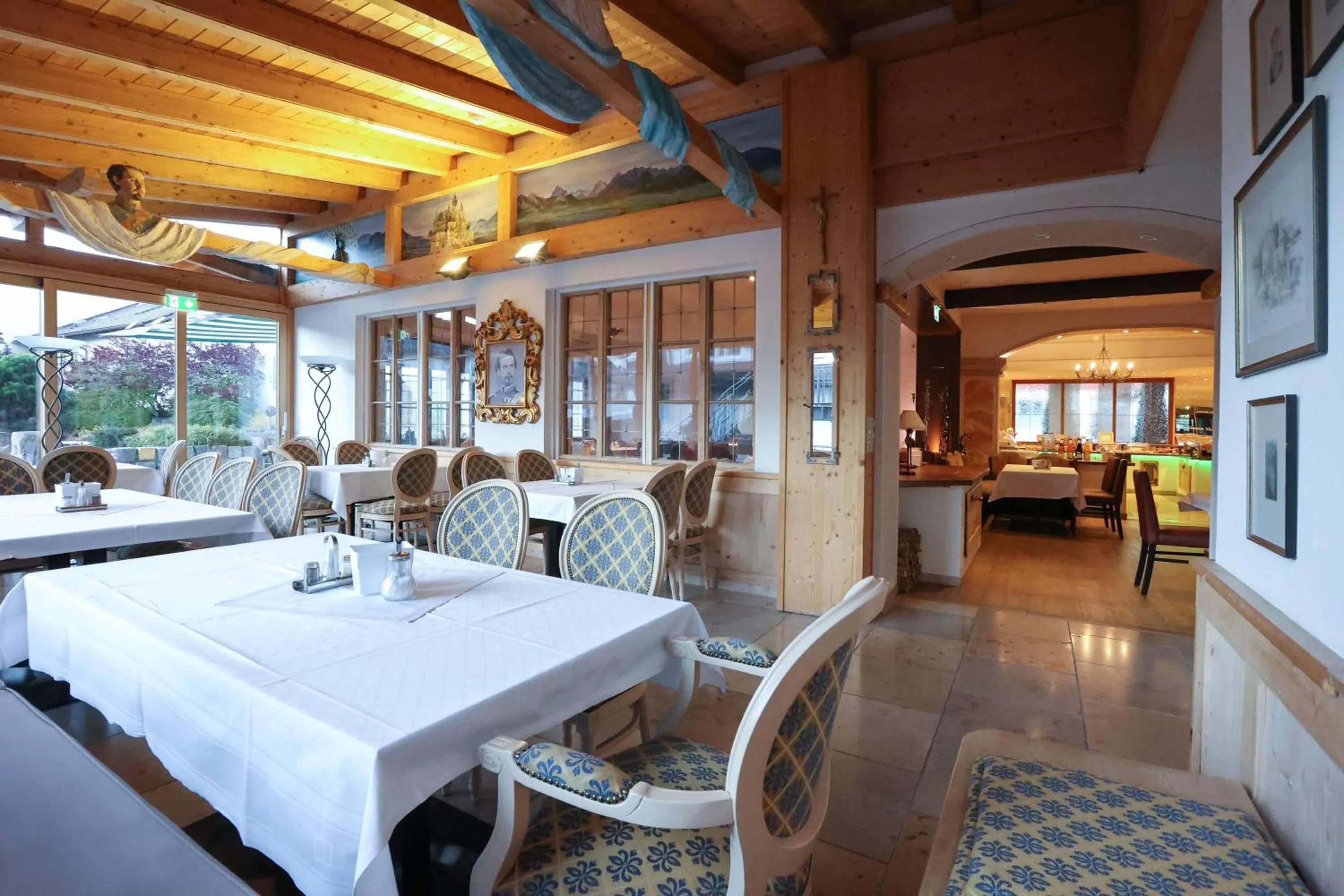 Restaurant/places to eat in ANA Panorama, Trademark Collection by Wyndham