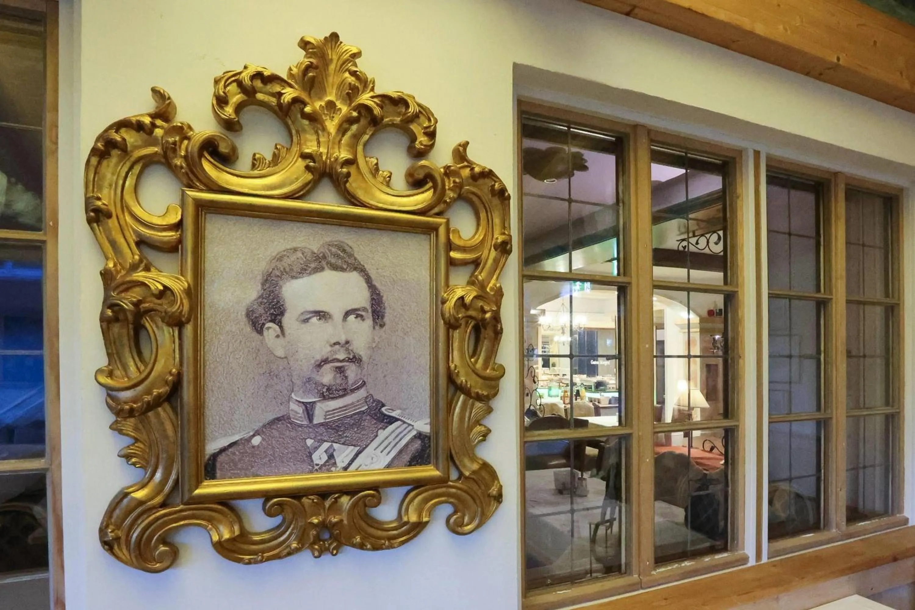 Restaurant/places to eat in ANA Panorama, Trademark Collection by Wyndham