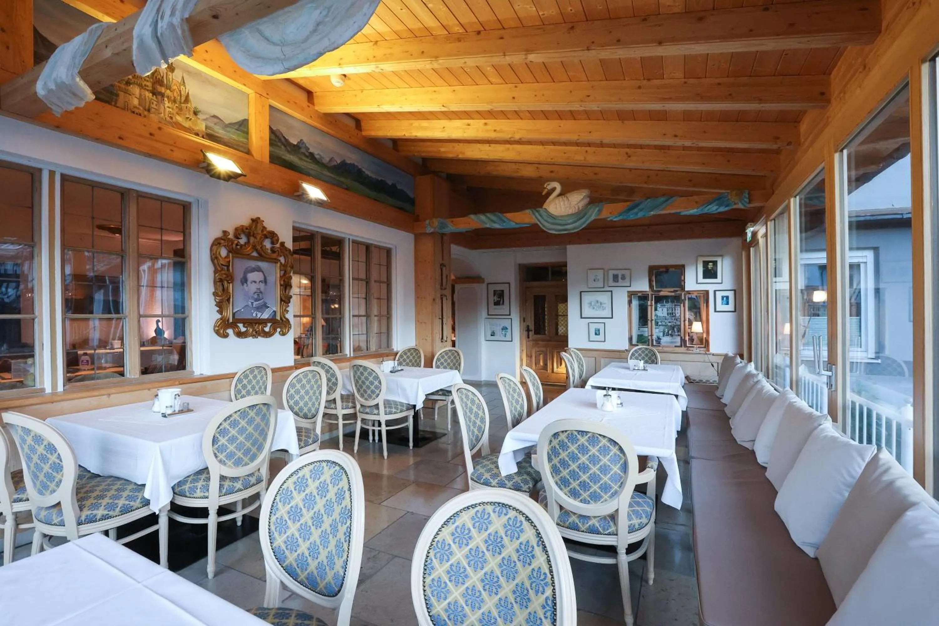 Restaurant/places to eat in ANA Panorama, Trademark Collection by Wyndham