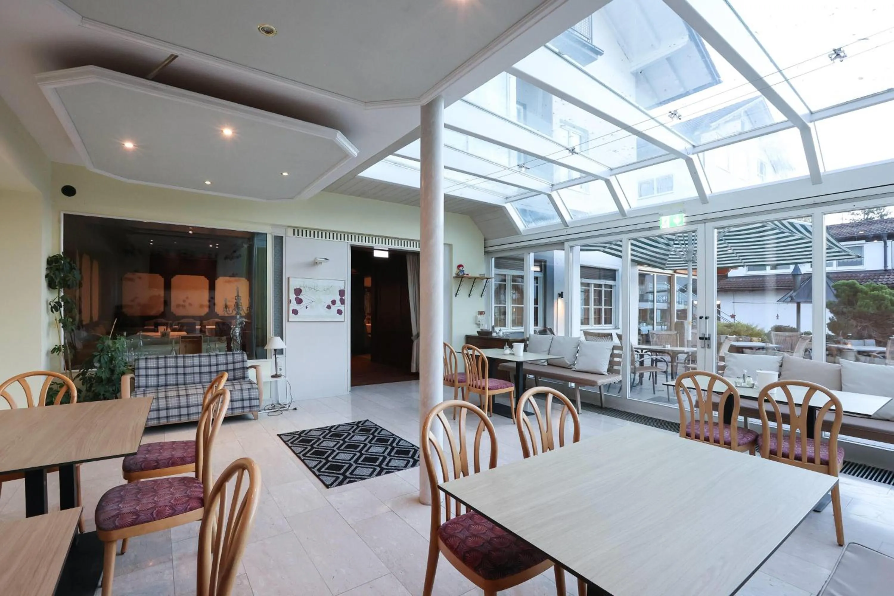 Restaurant/places to eat in ANA Panorama, Trademark Collection by Wyndham