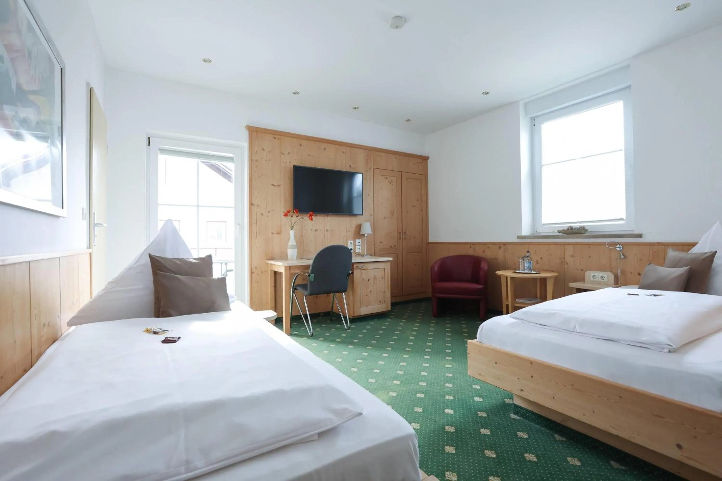 Photo of the whole room, Bed in ANA Panorama, Trademark Collection by Wyndham