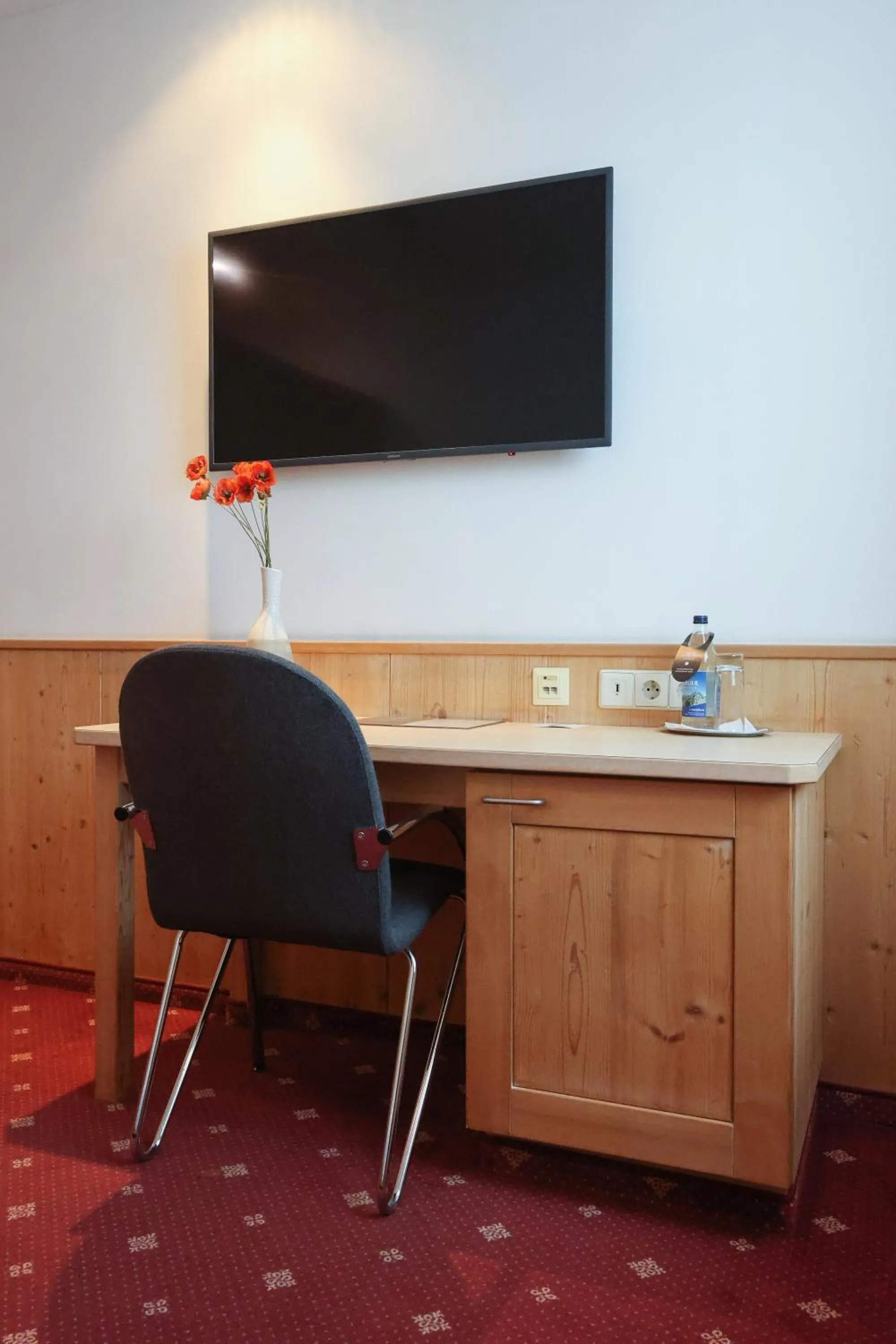 hair dresser in Arthotel Ana Panorama