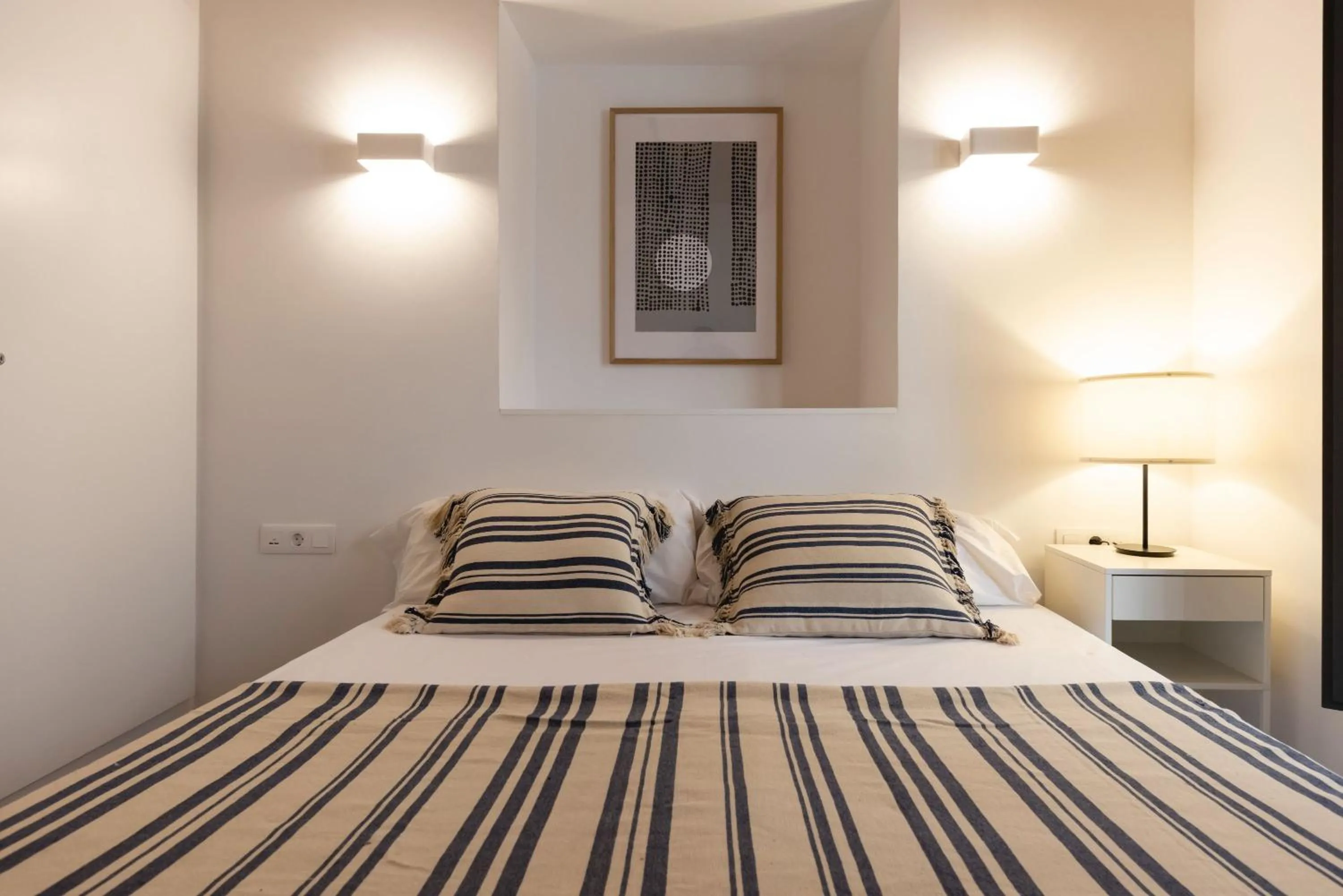 Bed in Bravissimo Cort Reial Entresol B