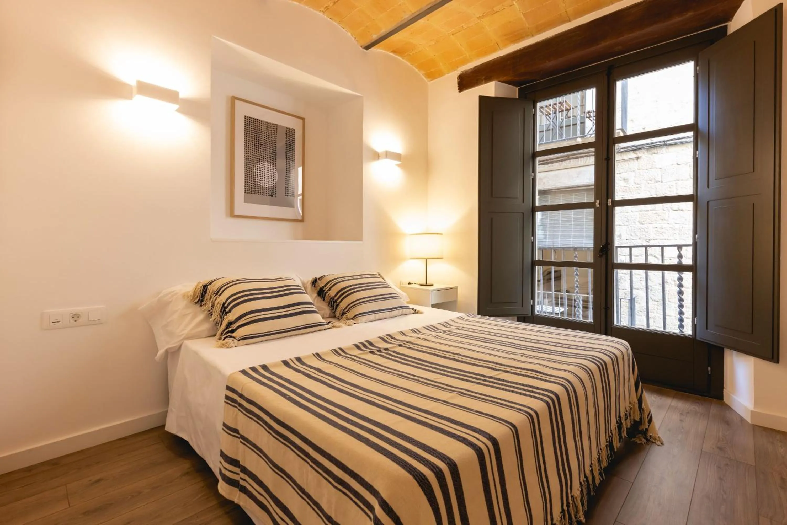 Bed in Bravissimo Cort Reial Entresol B