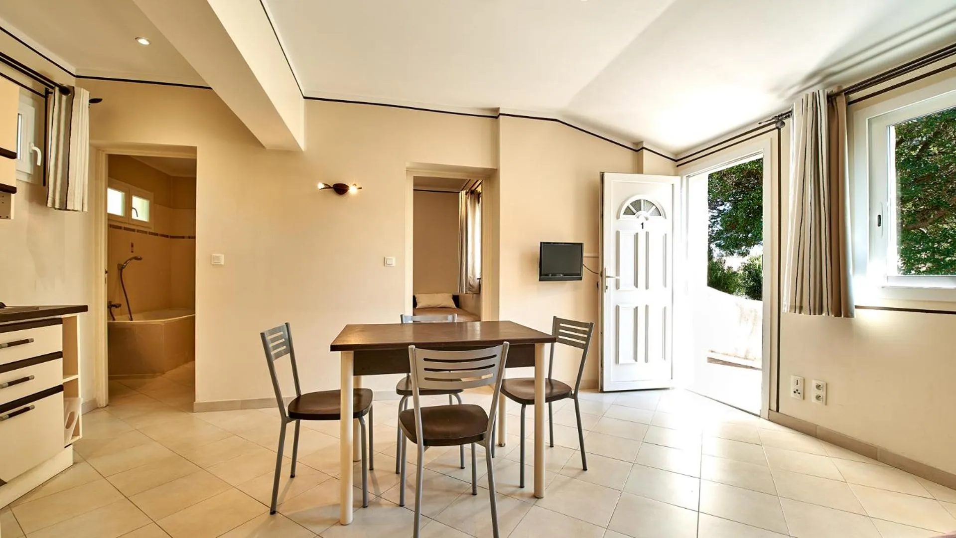 Dining area in Vacancéole - Résidence Lisa Maria