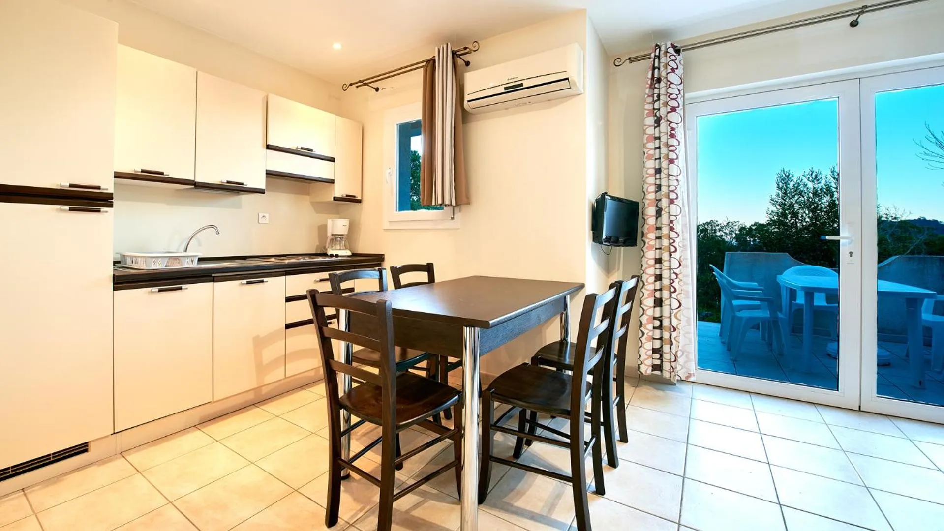 Kitchen or kitchenette in Vacancéole - Résidence Lisa Maria