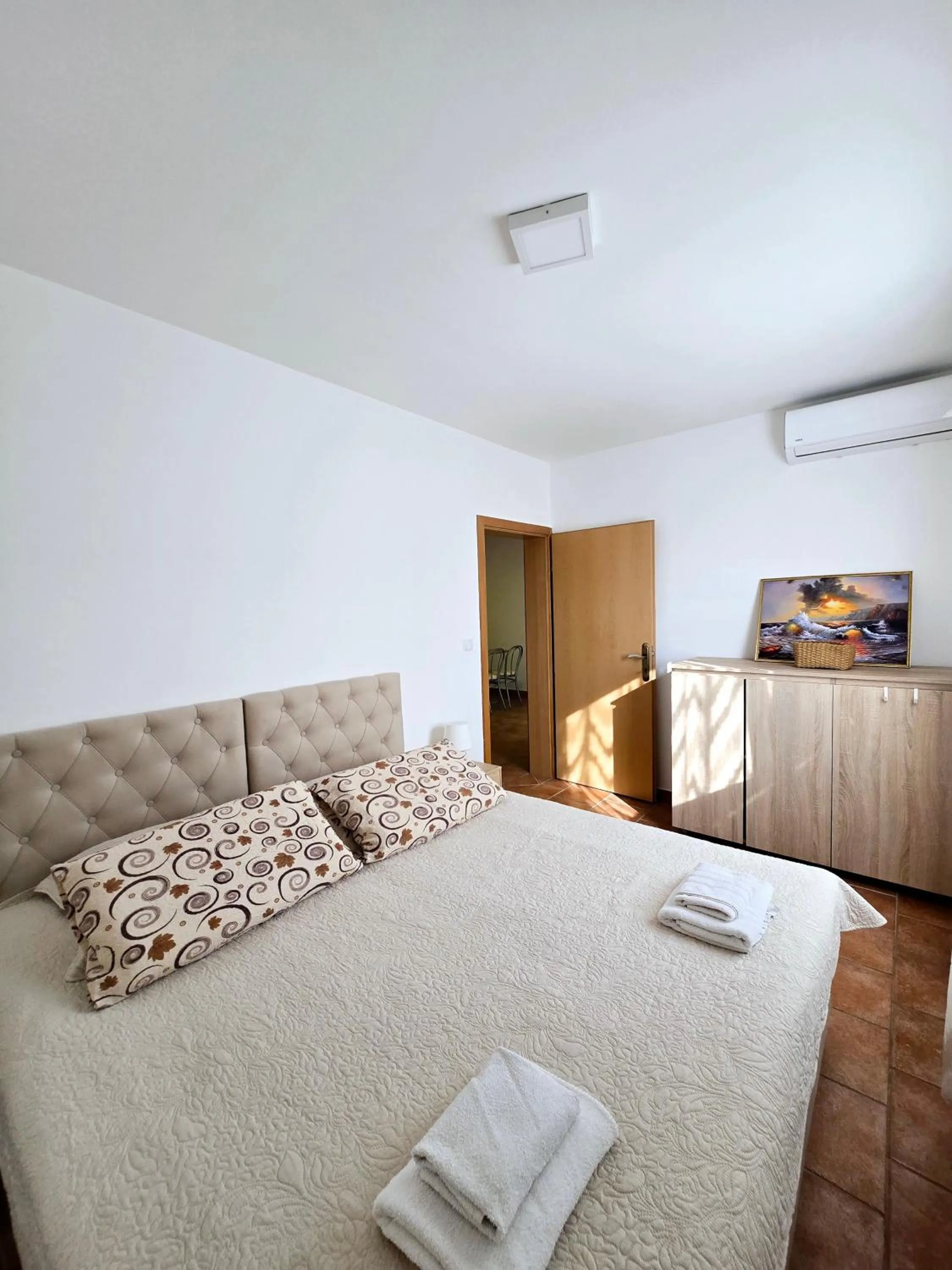 Bed in Apartments Vugica Šilo
