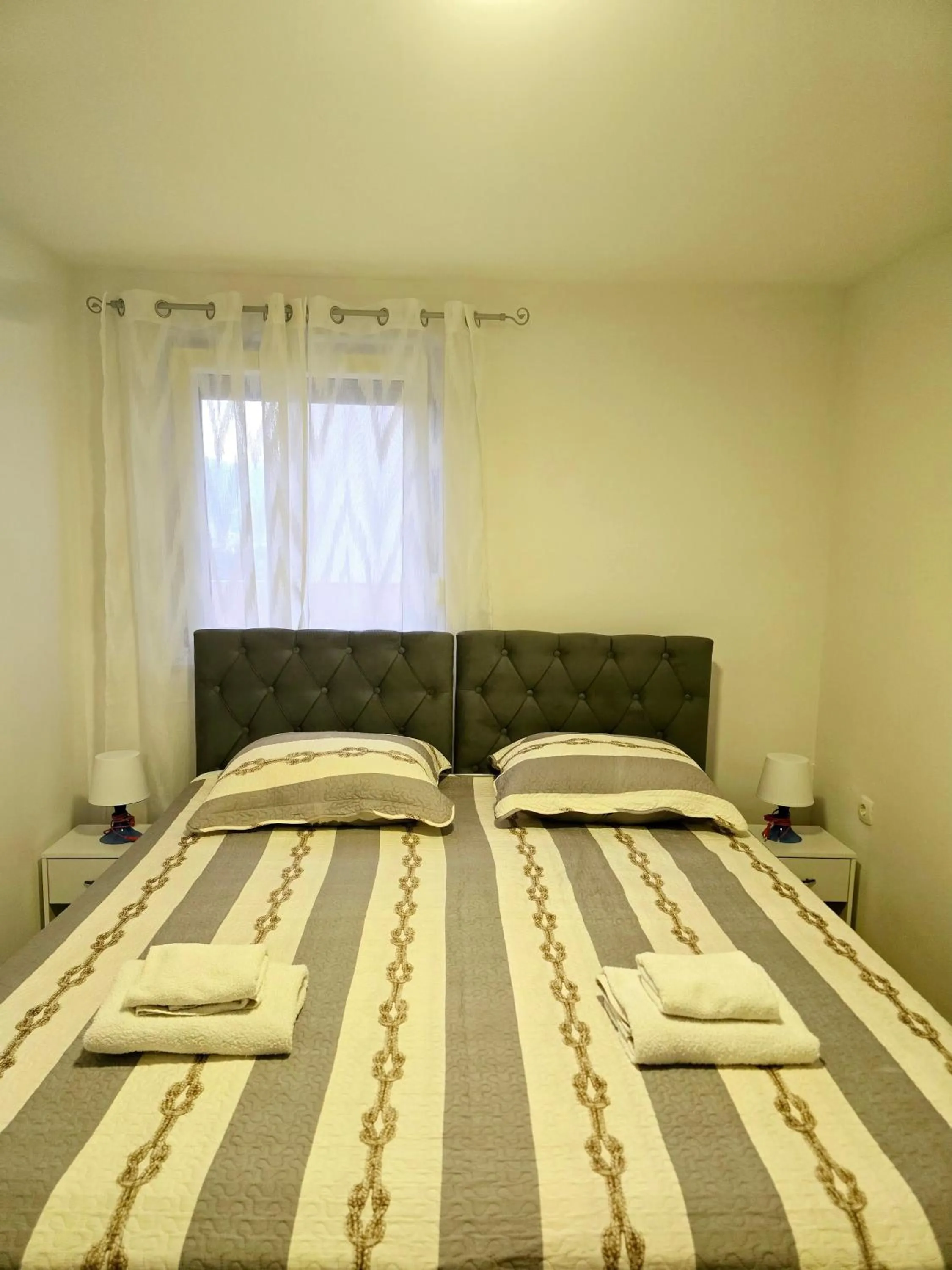 Bed in Apartments Vugica Šilo