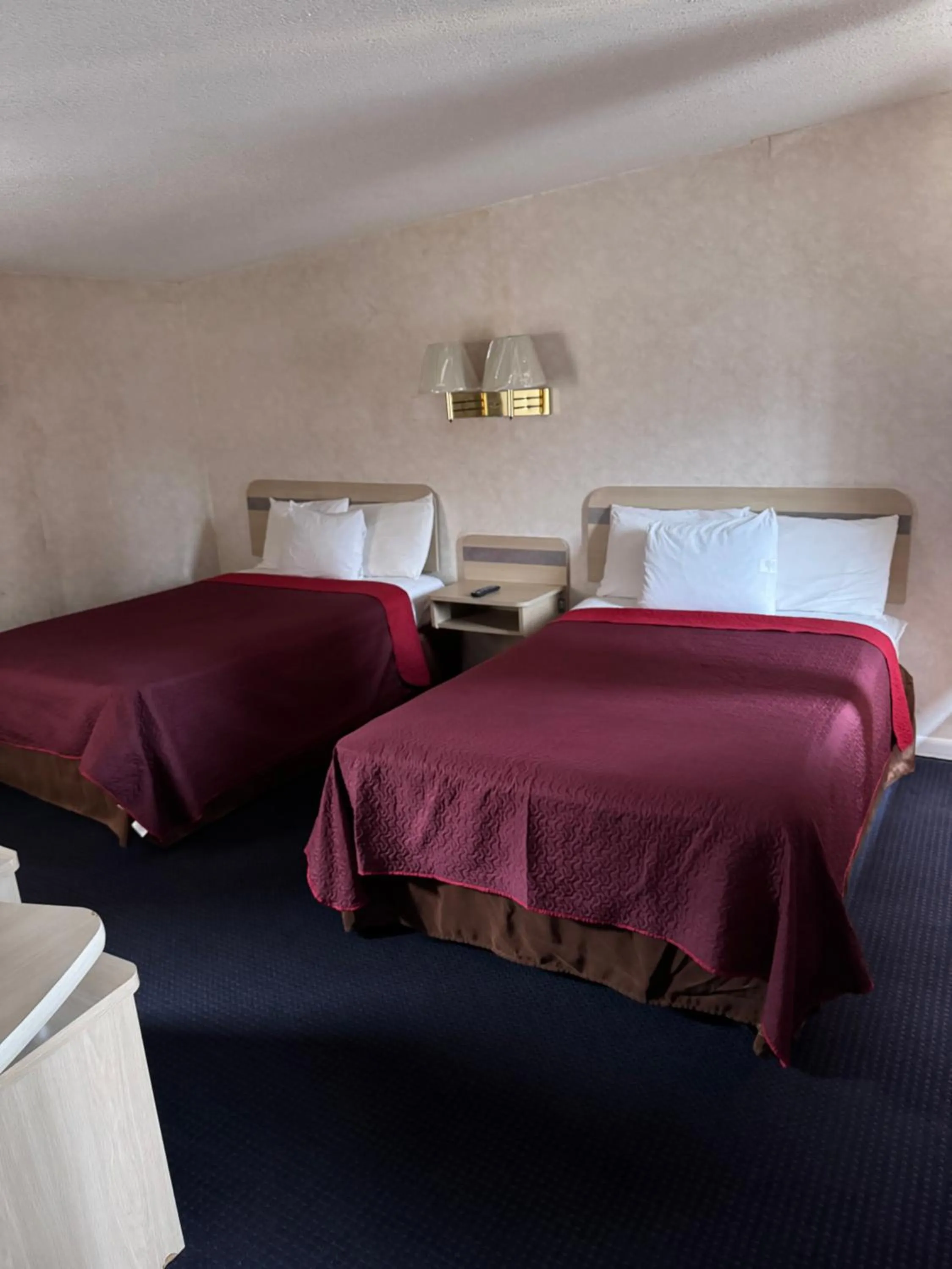 Bedroom, Bed in Sands Motel Niagara Falls