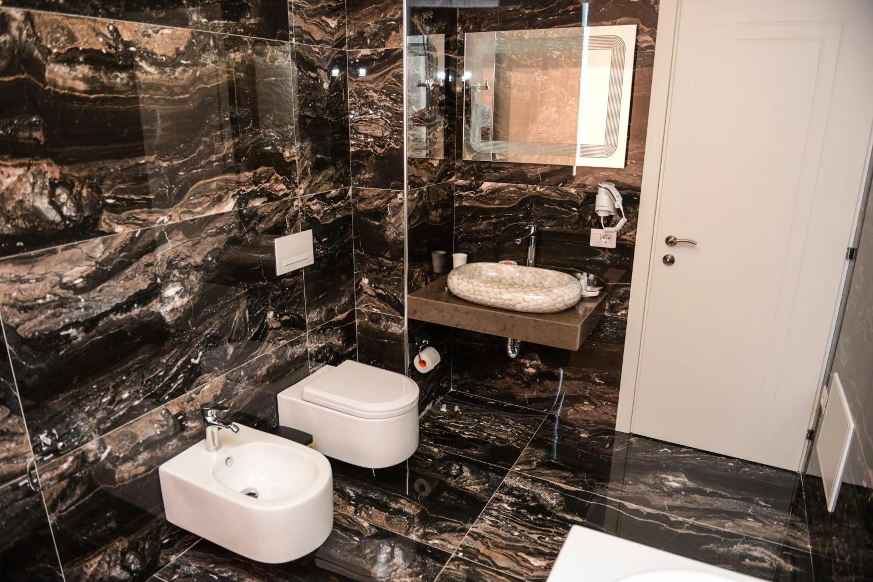 Toilet in Brilliant Hotel & SPA