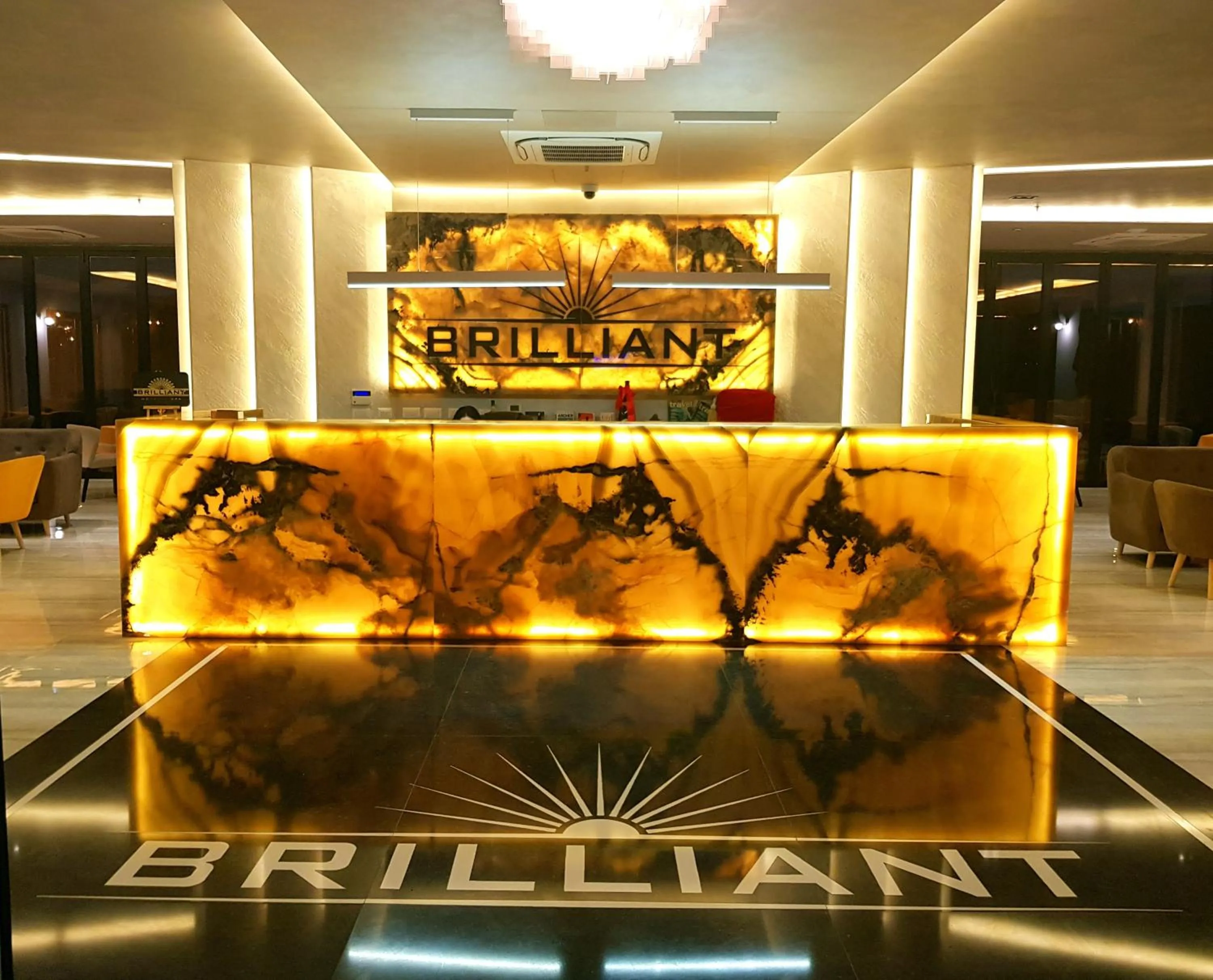 Lobby or reception in Brilliant Hotel & SPA