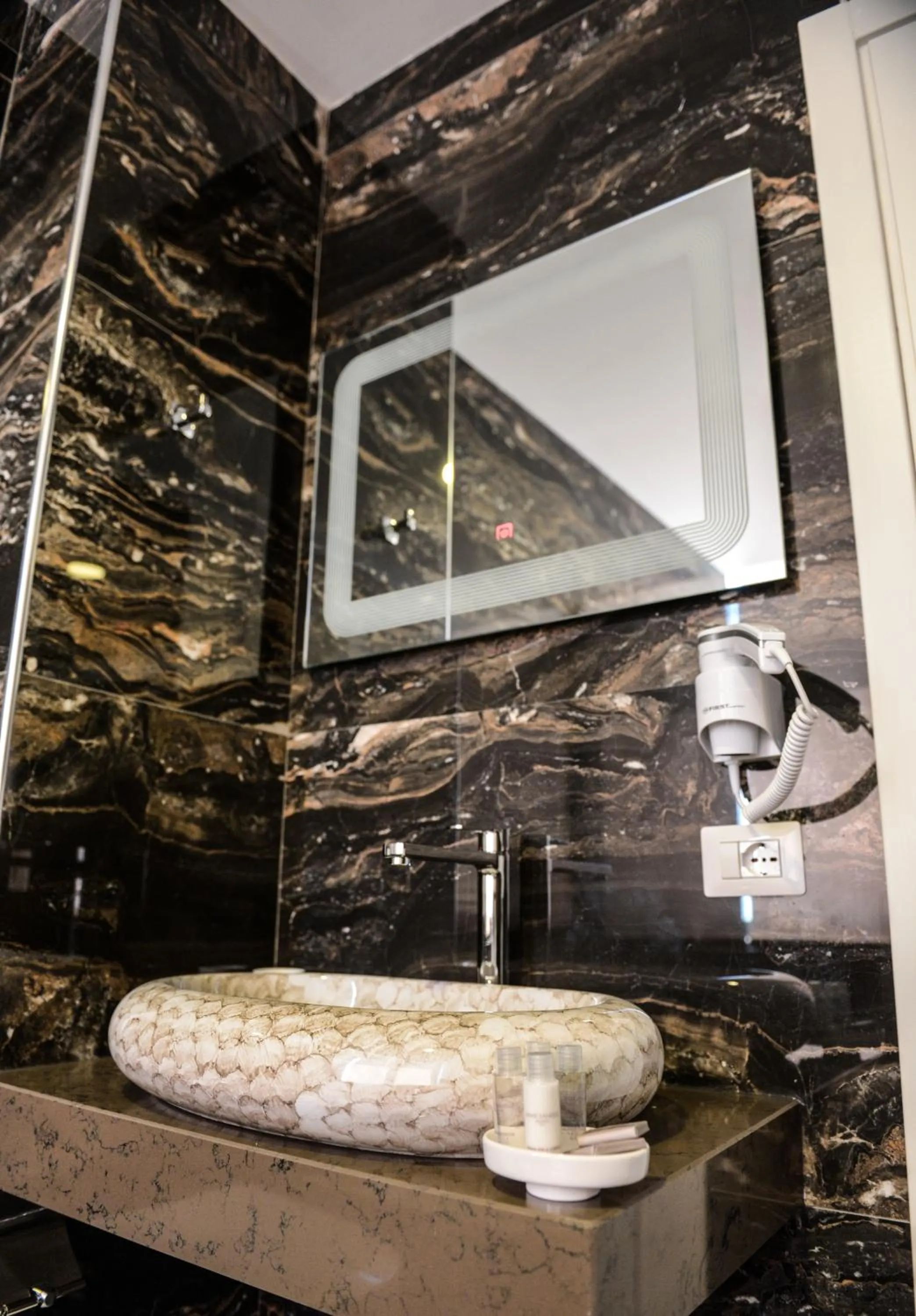 Brilliant Hotel & SPA