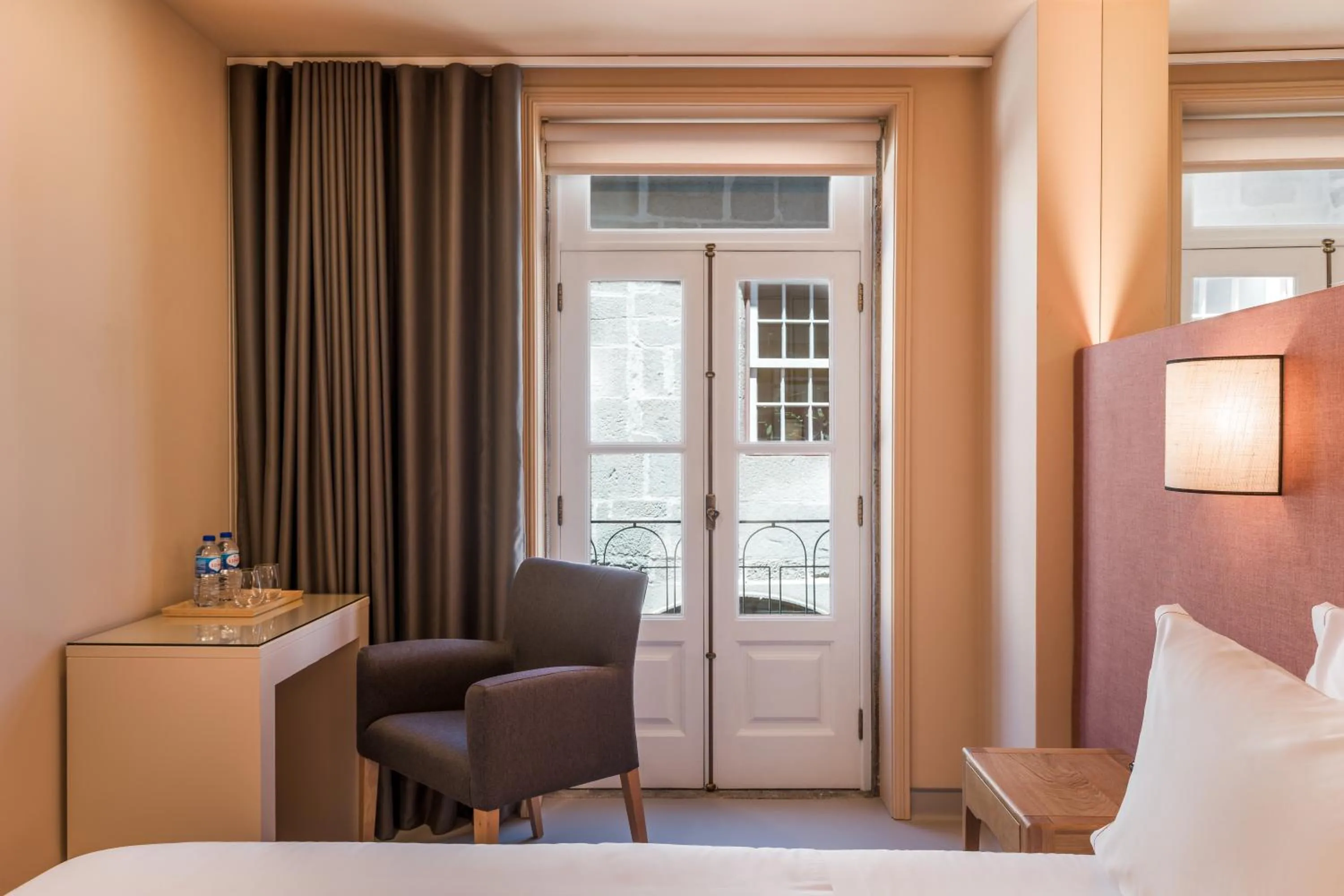Seating area, Bed in Hotel Margarida Da Praça