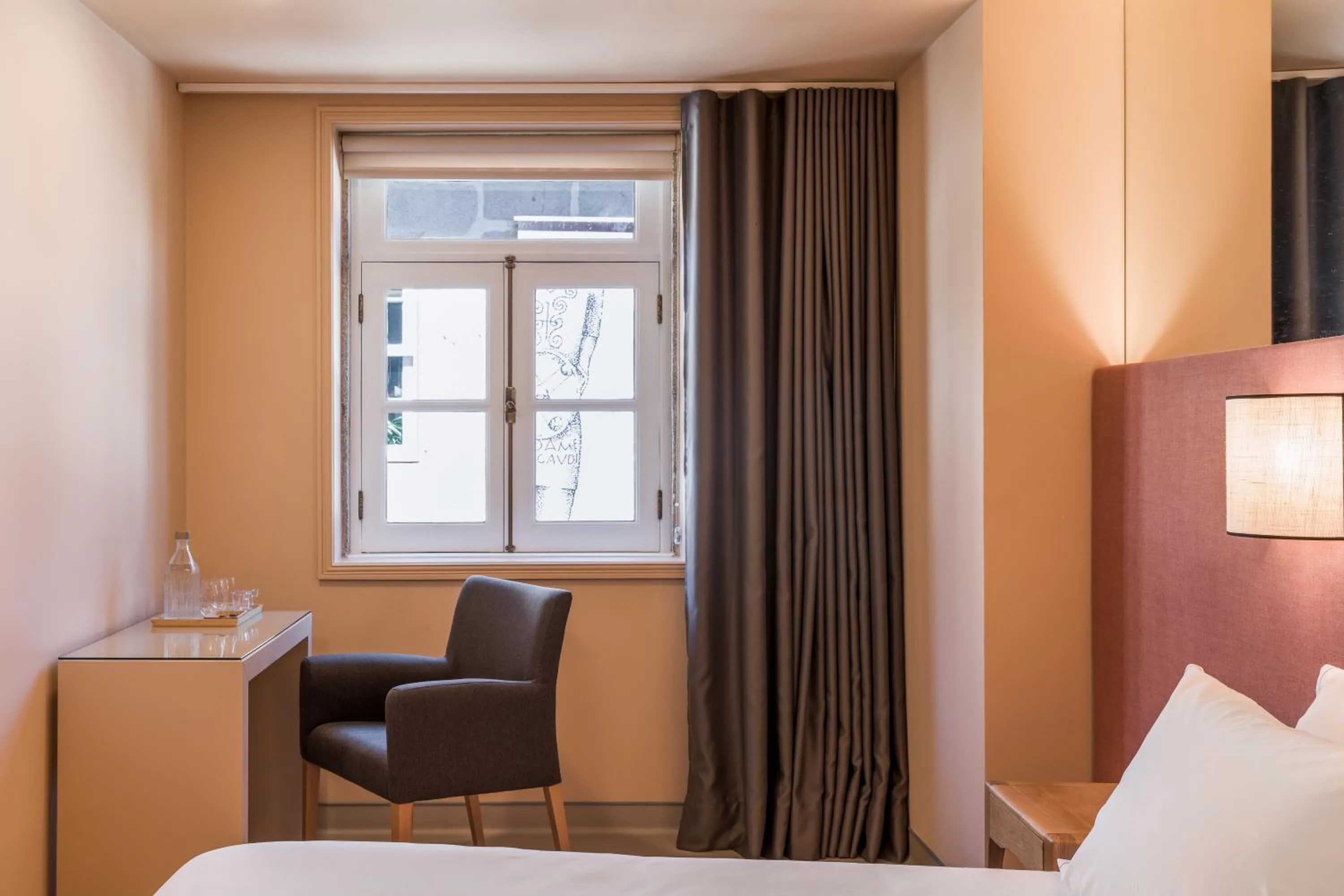 Seating area, Bed in Hotel Margarida Da Praça