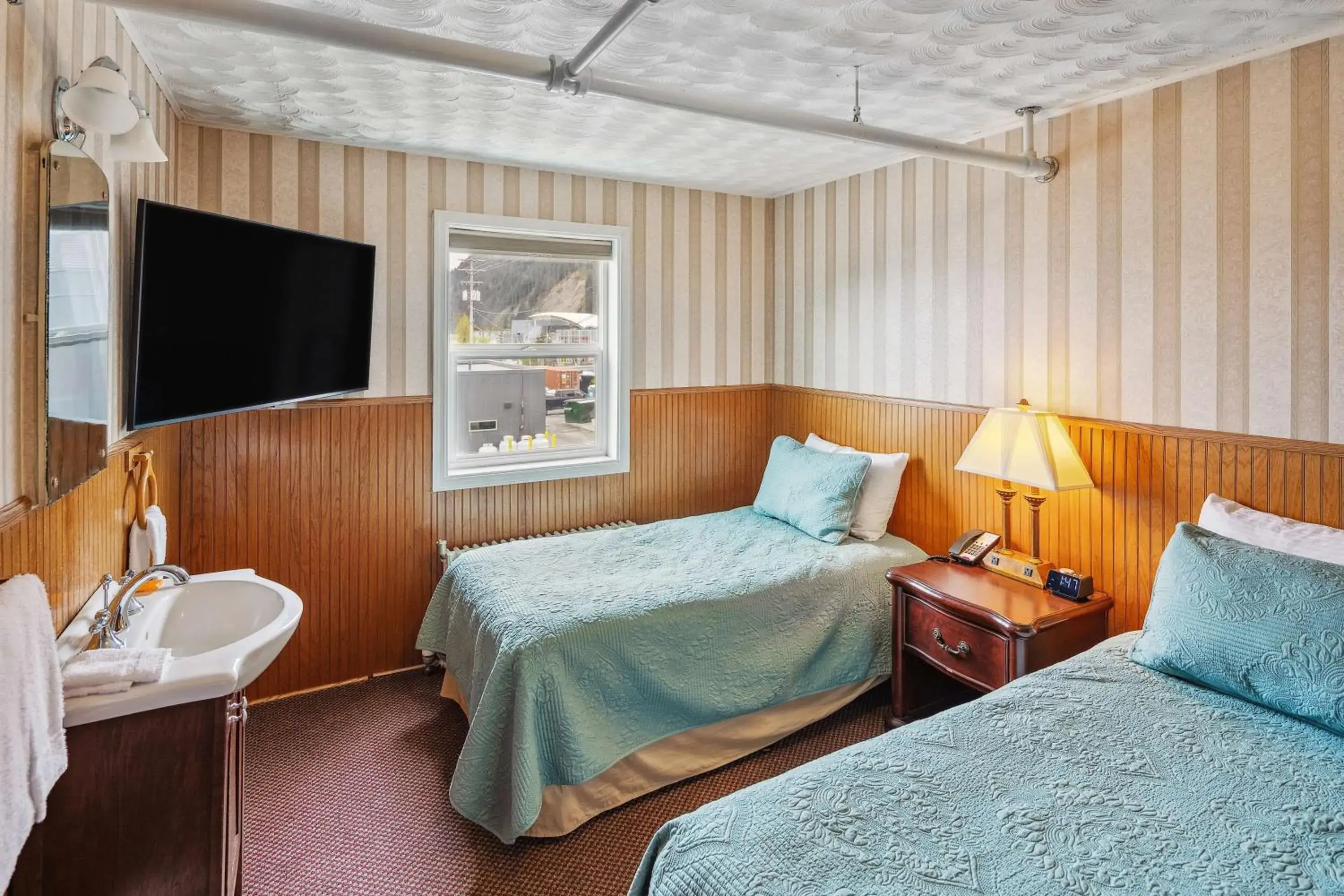 Historic Two Twin Beds with Shared Bathroom in Hotel Seward Historic Two Twin Beds with Shared Bathroom in Hotel Seward