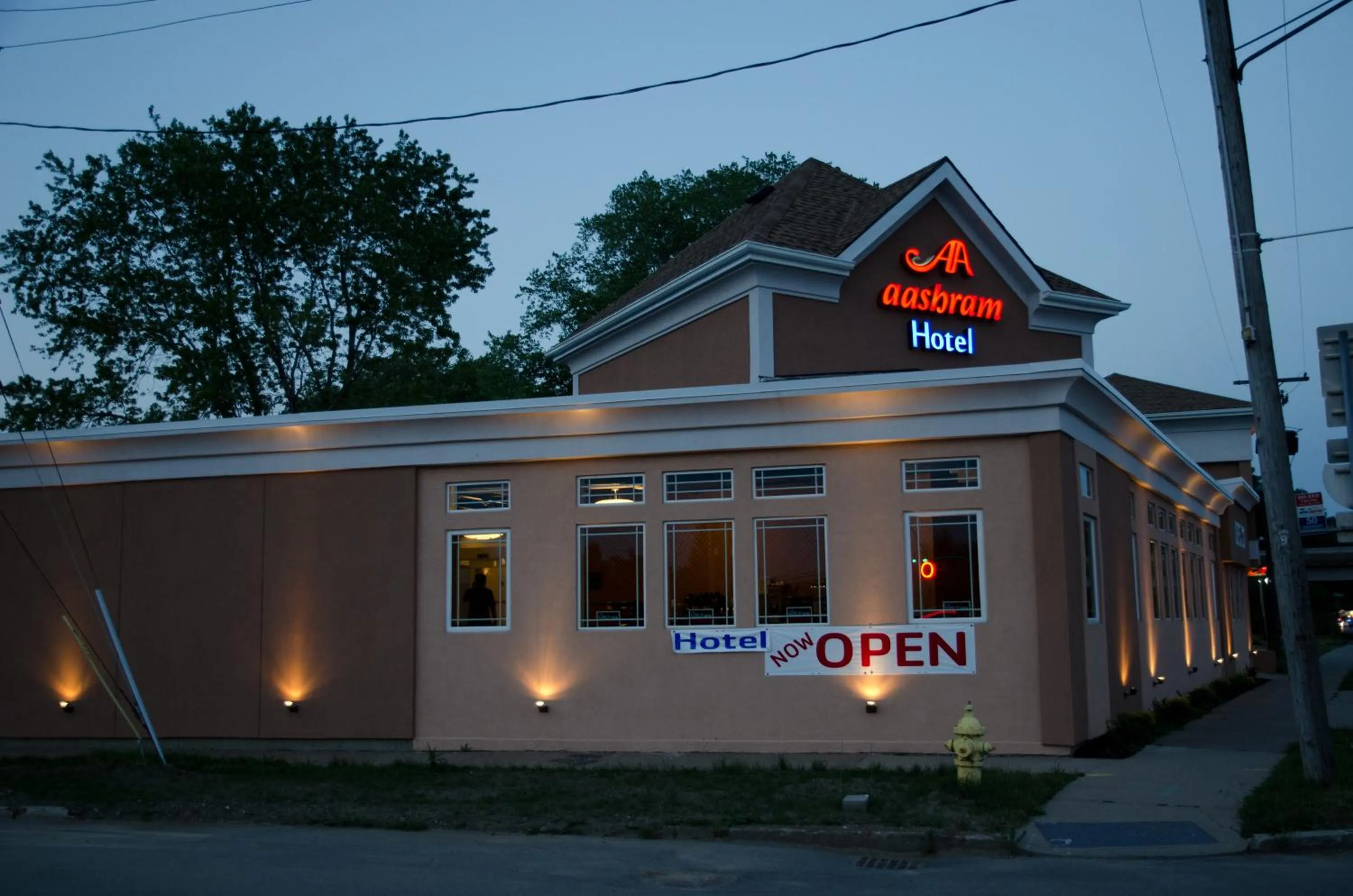 Facade/entrance in Aashram Hotel by Niagara River