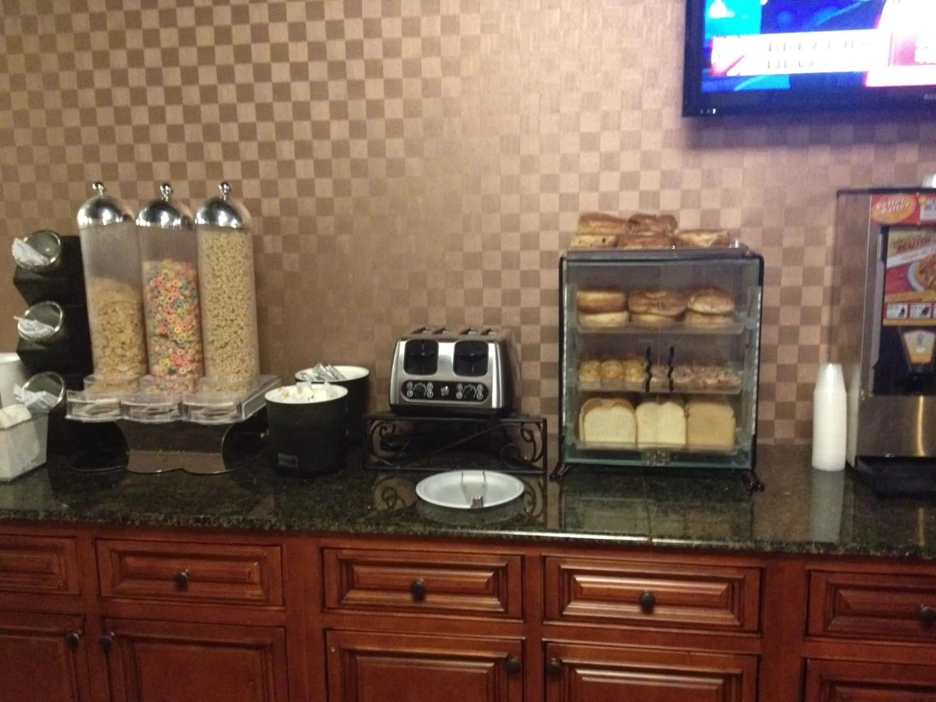 Restaurant/places to eat in Aashram Hotel by Niagara River Restaurant/places to eat in Aashram Hotel by Niagara River