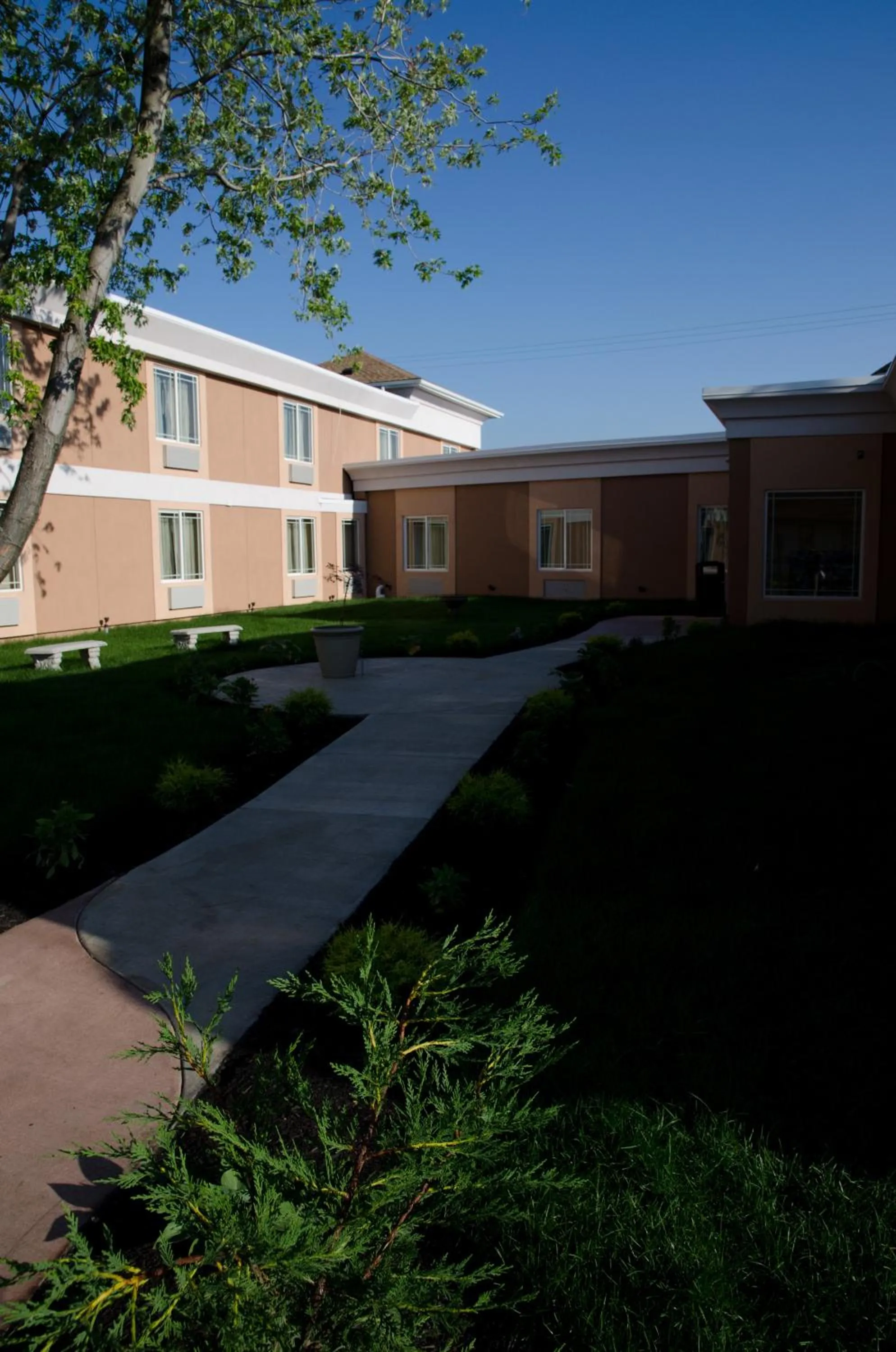 Facade/entrance in Aashram Hotel by Niagara River