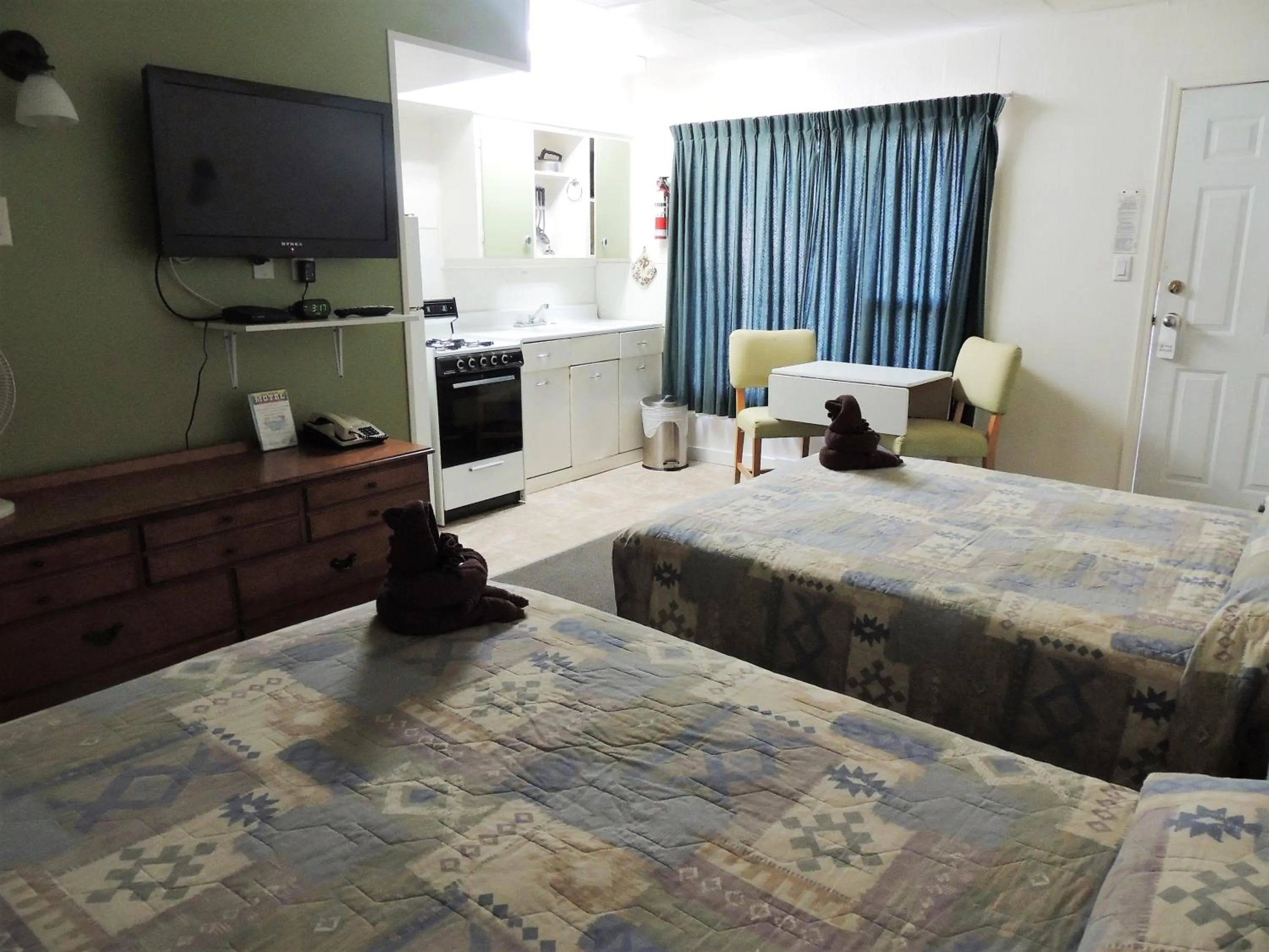 Bed in 100 Mile Motel & RV Park