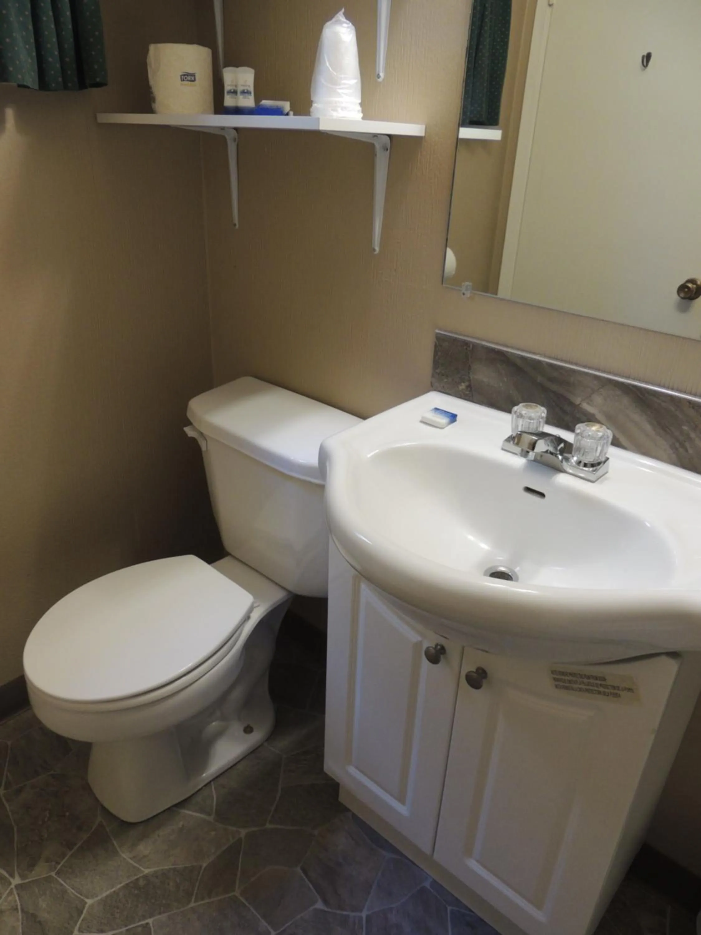 Bathroom in 100 Mile Motel & RV Park
