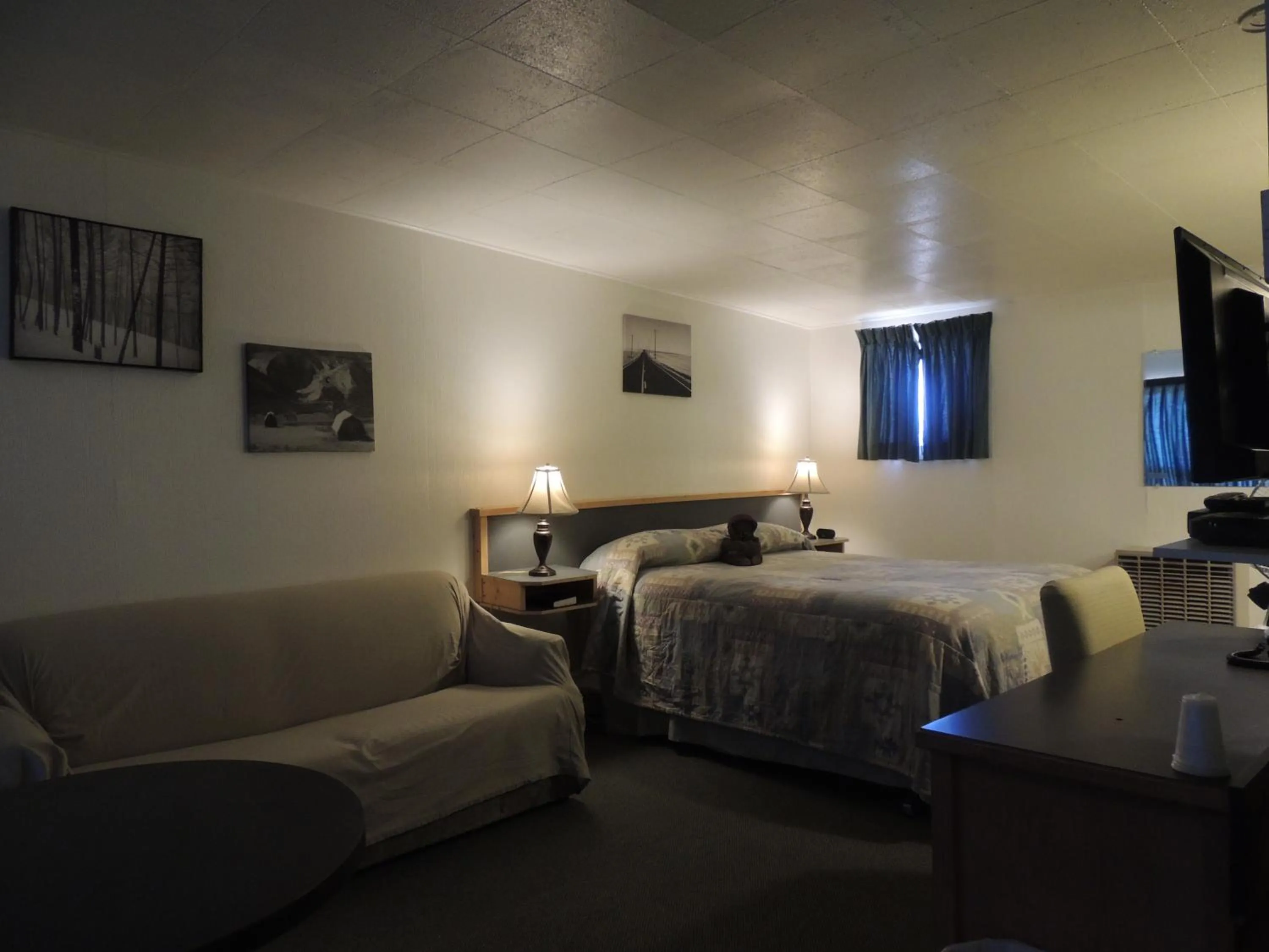 Photo of the whole room, Bed in 100 Mile Motel & RV Park