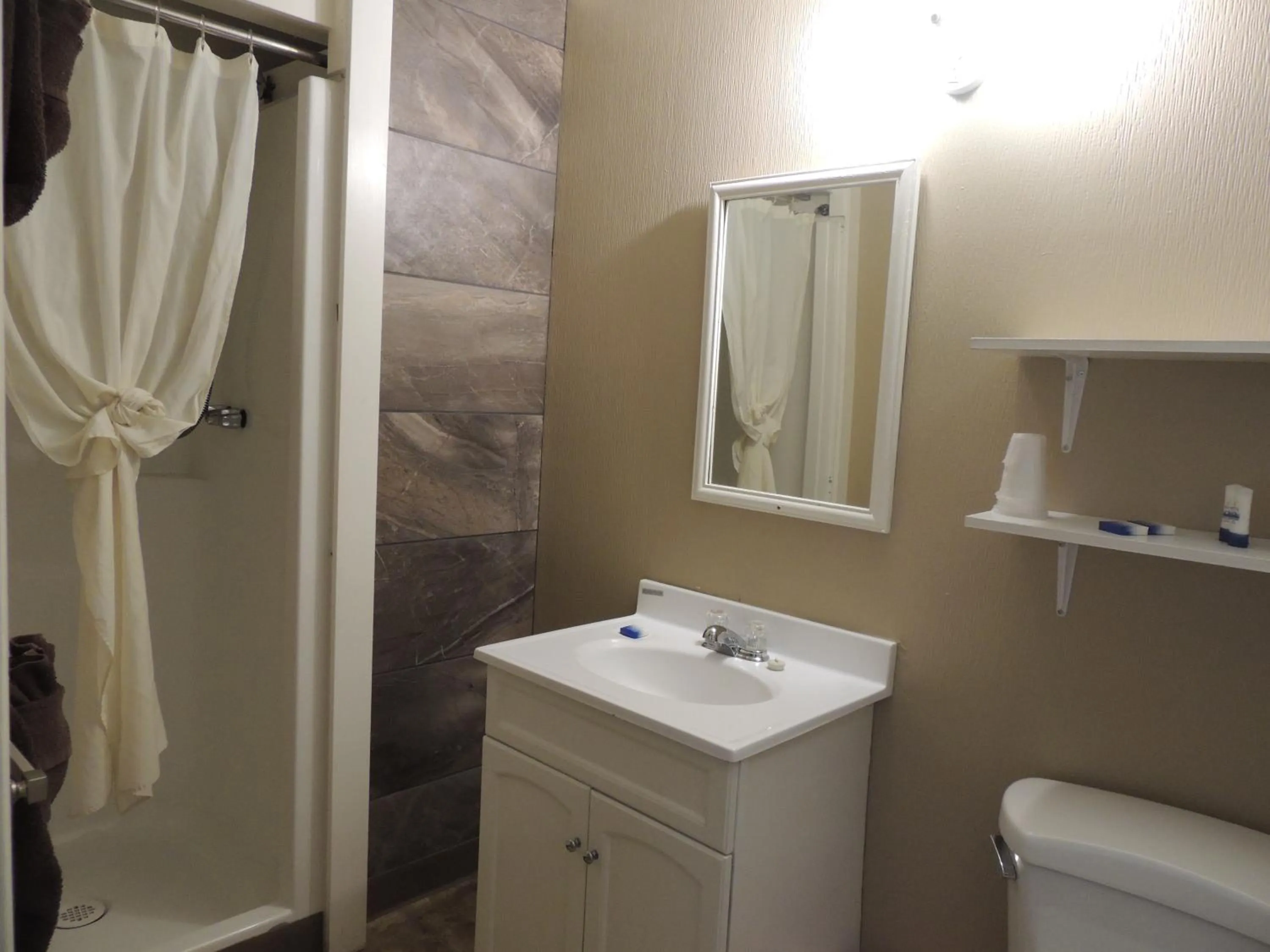 Bathroom in 100 Mile Motel & RV Park