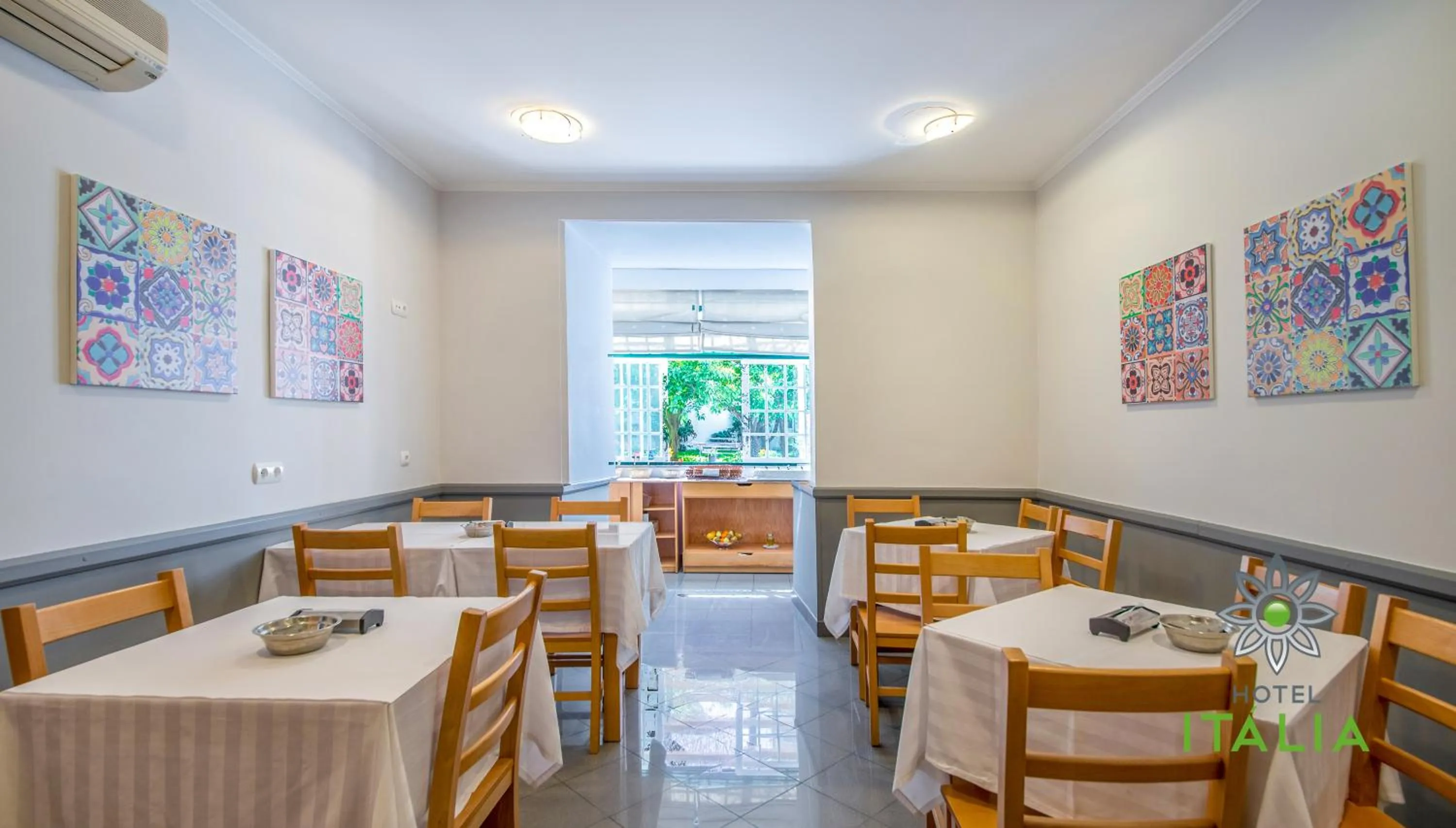 Restaurant/places to eat in Hotel Italia