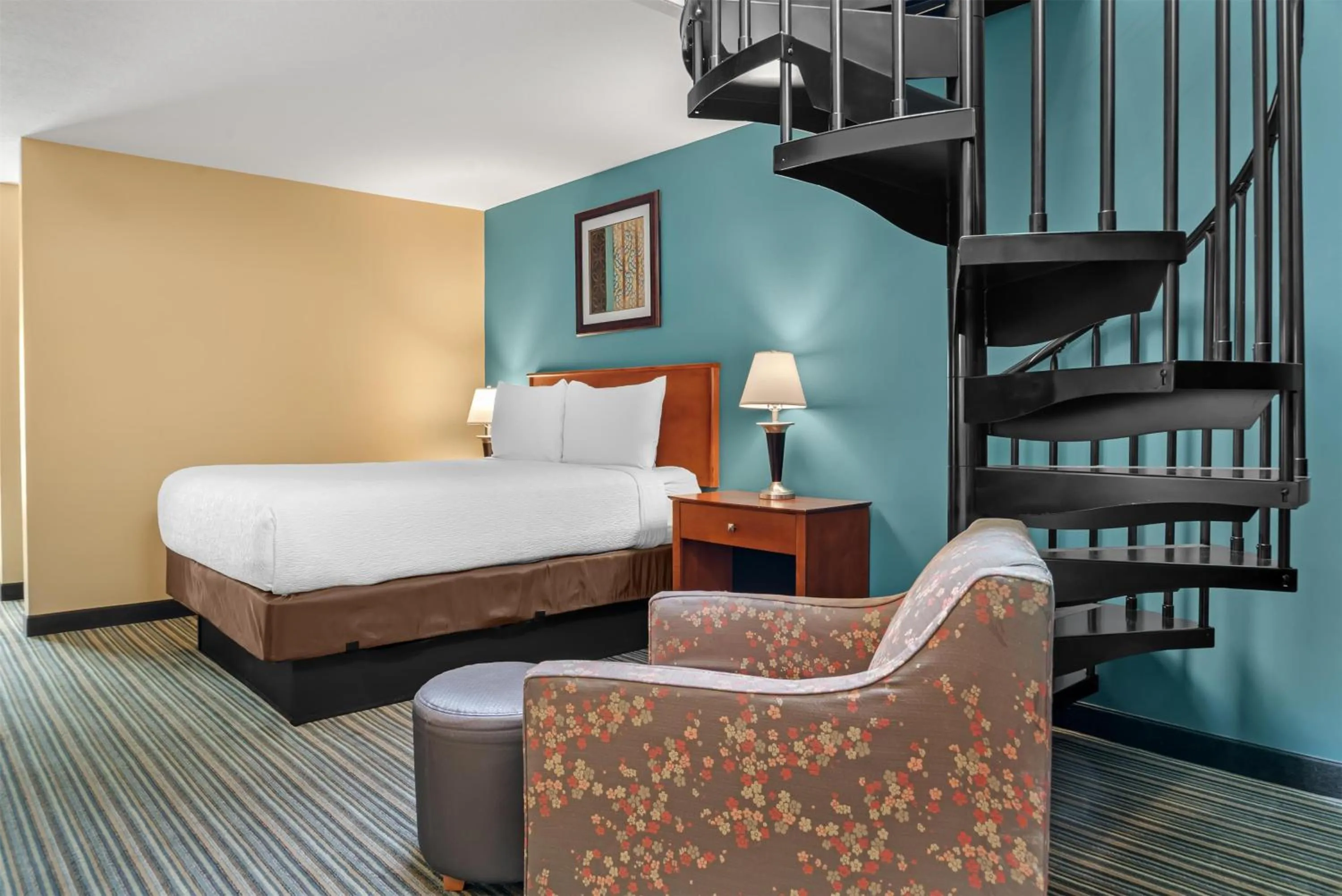 Photo of the whole room, Bed in Best Western Plus Traverse City