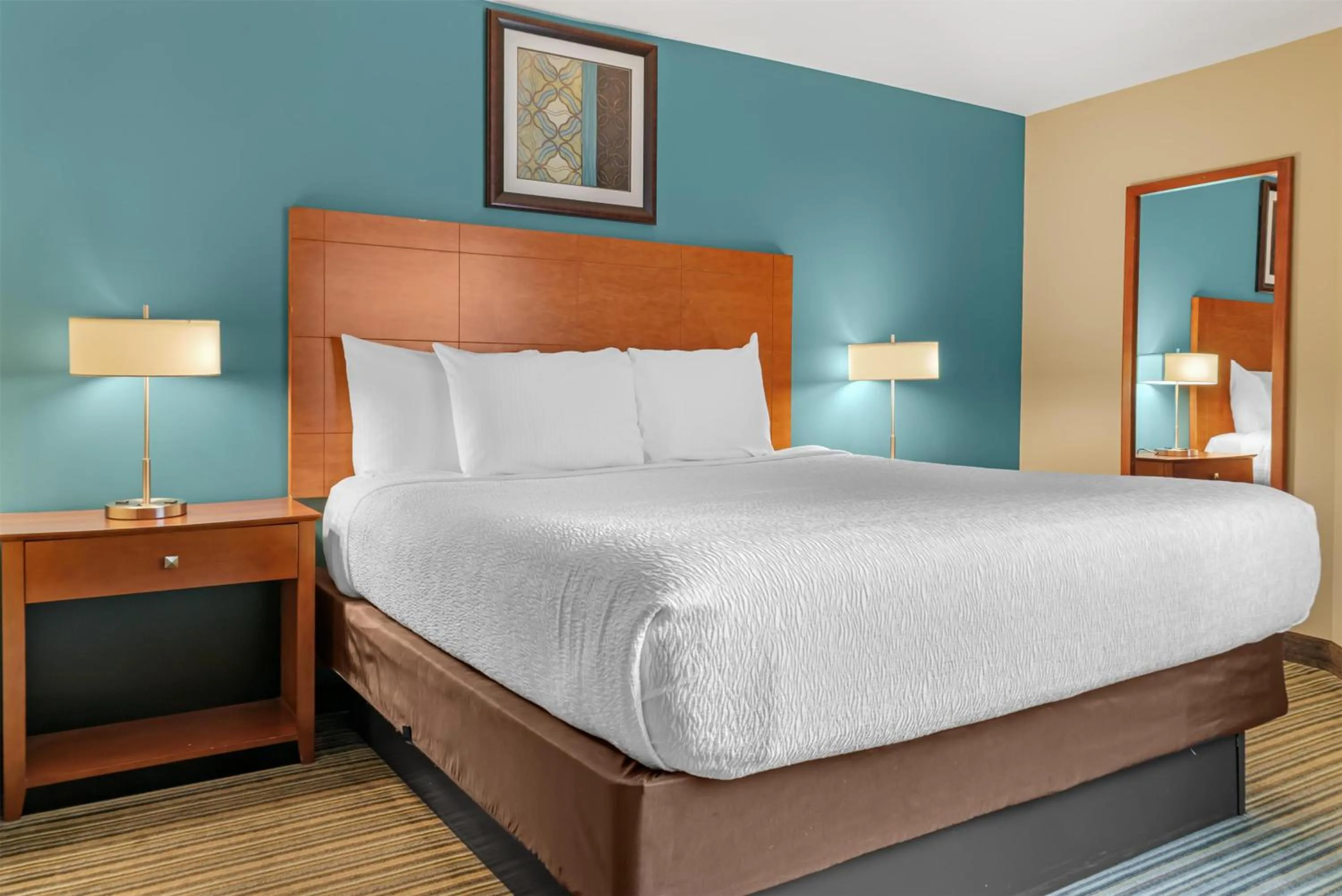 Photo of the whole room, Bed in Best Western Plus Traverse City