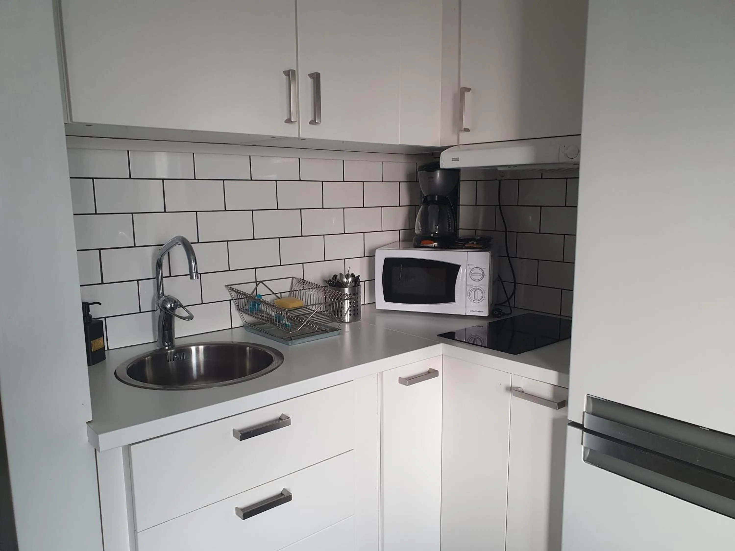 Communal kitchen in BriQ Hotell