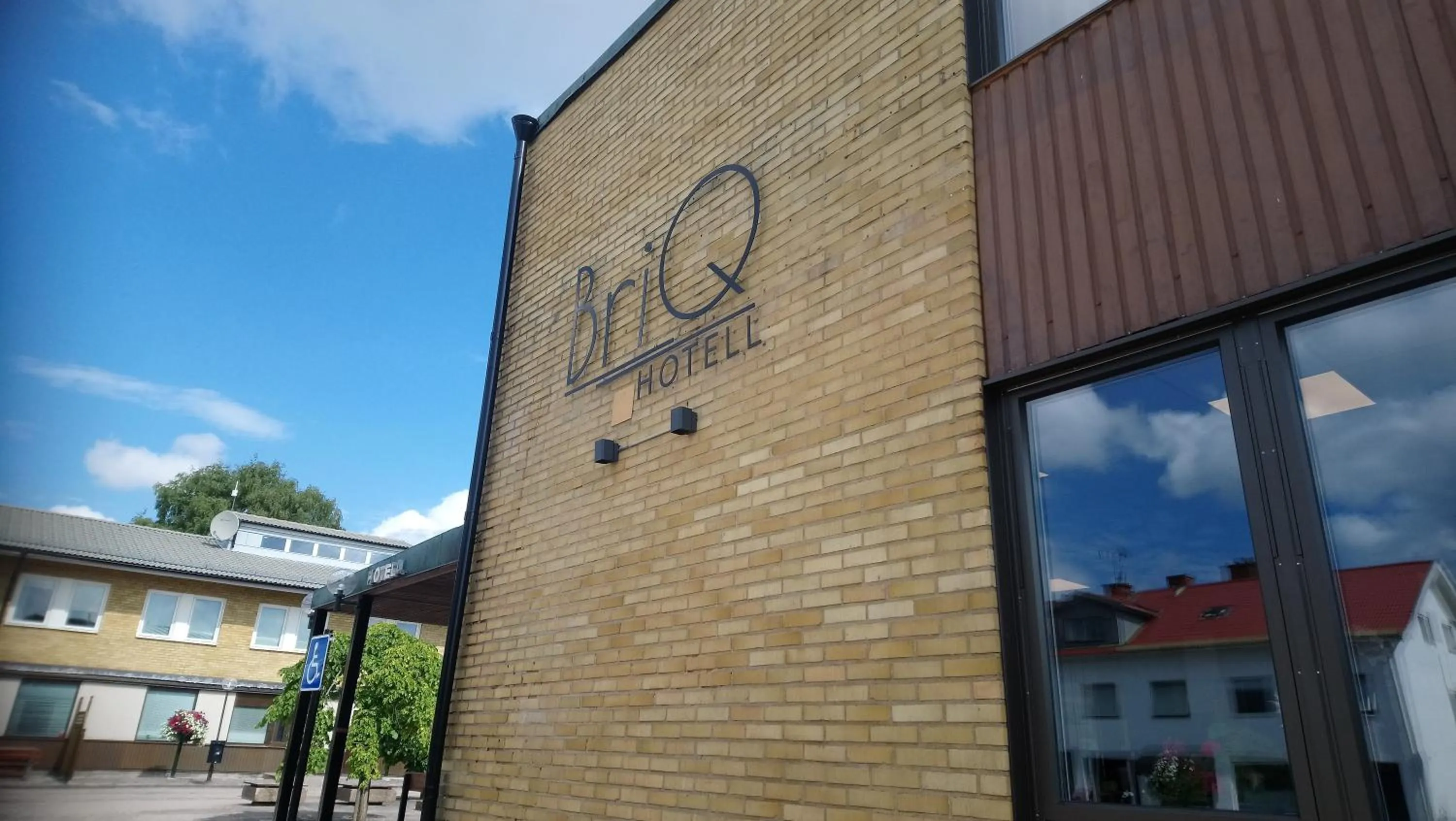 Facade/entrance in BriQ Hotell