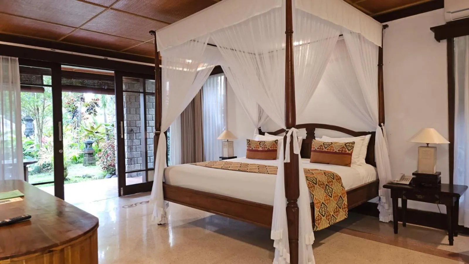 Bed in Kori Ubud Resort, Restaurant & Spa