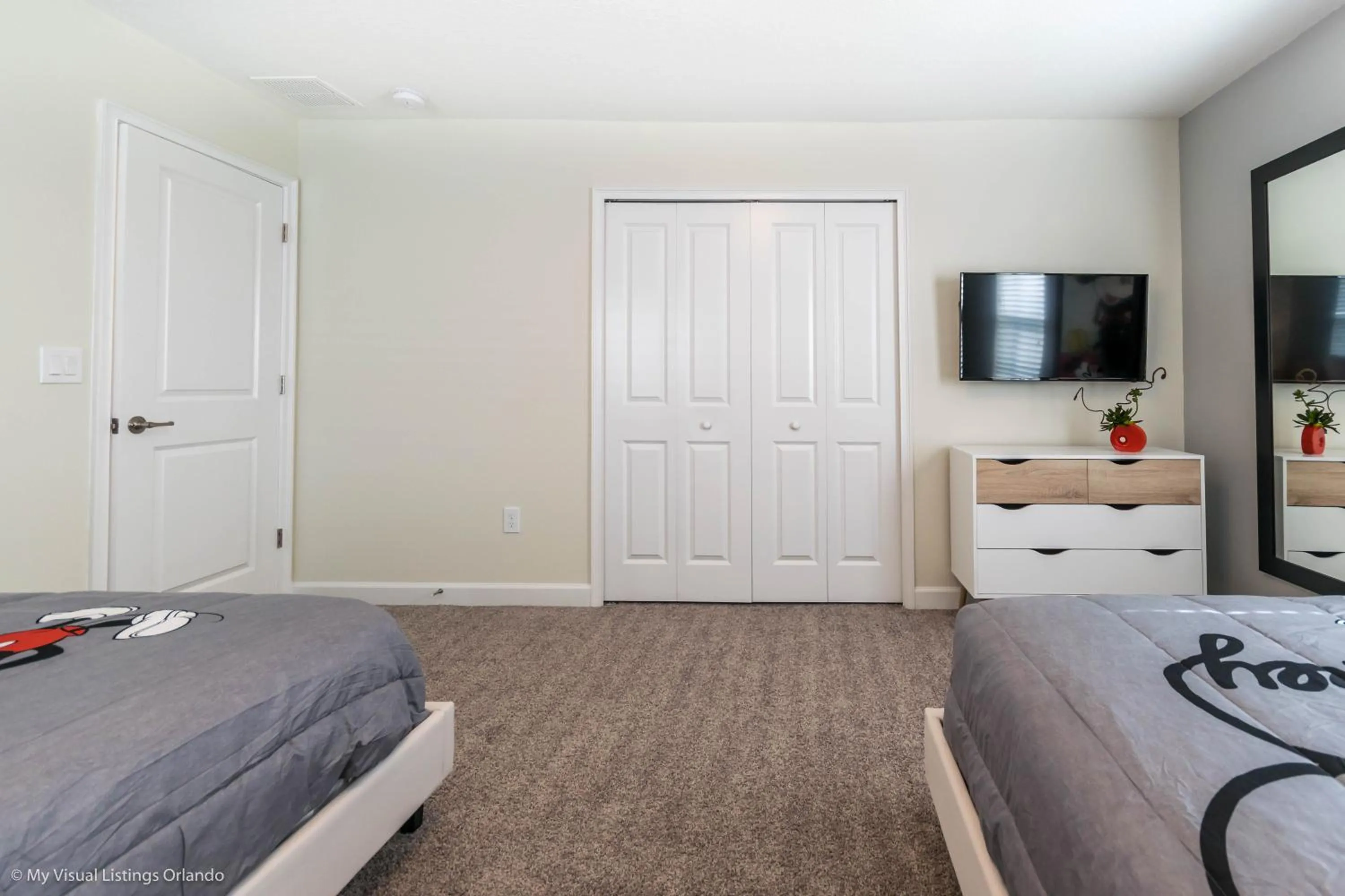 Bed in Beautiful Home wPrivate Pool & Spa, near WDW