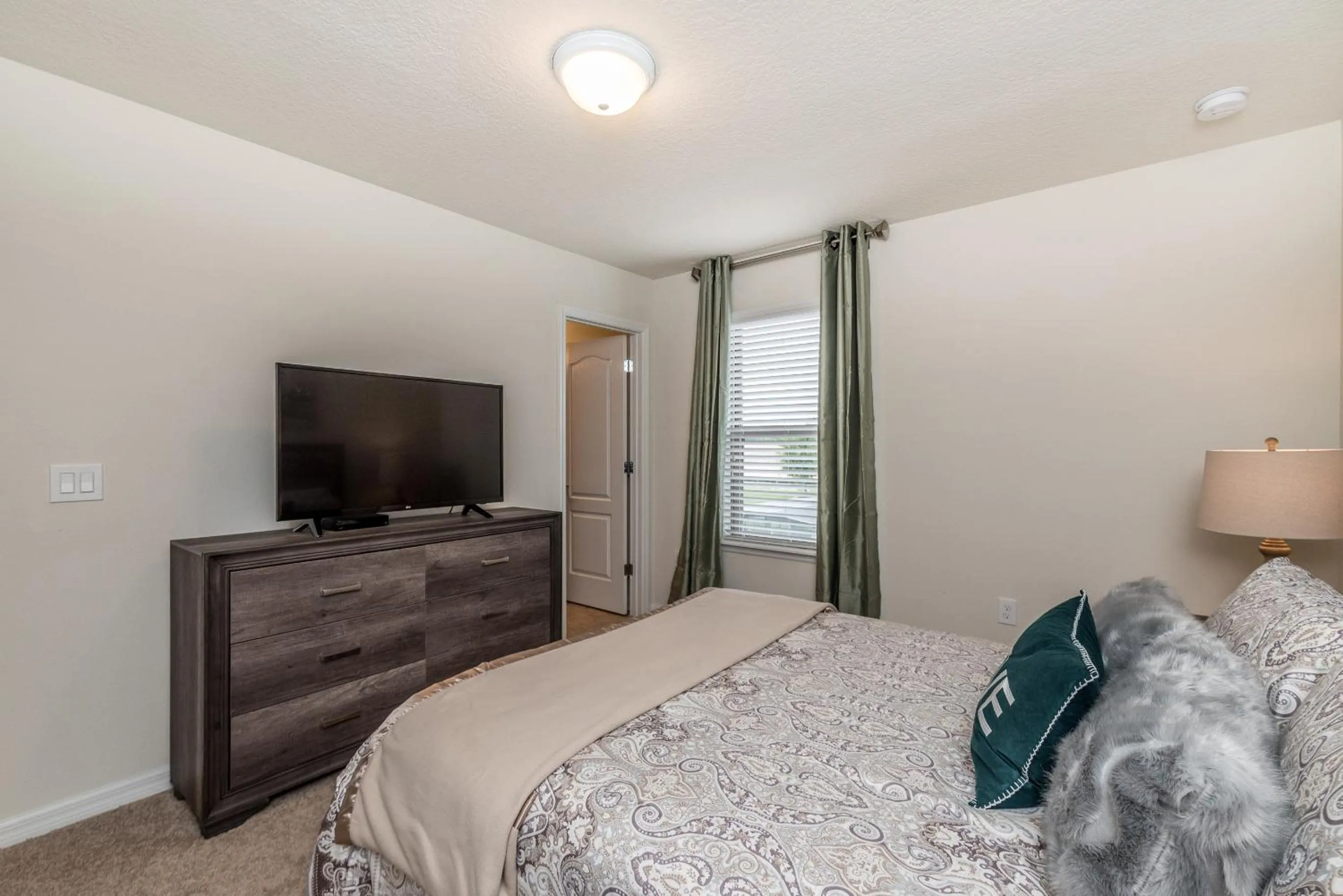 Bed in Large Villa wPrivate Pool Game Room Waterpark