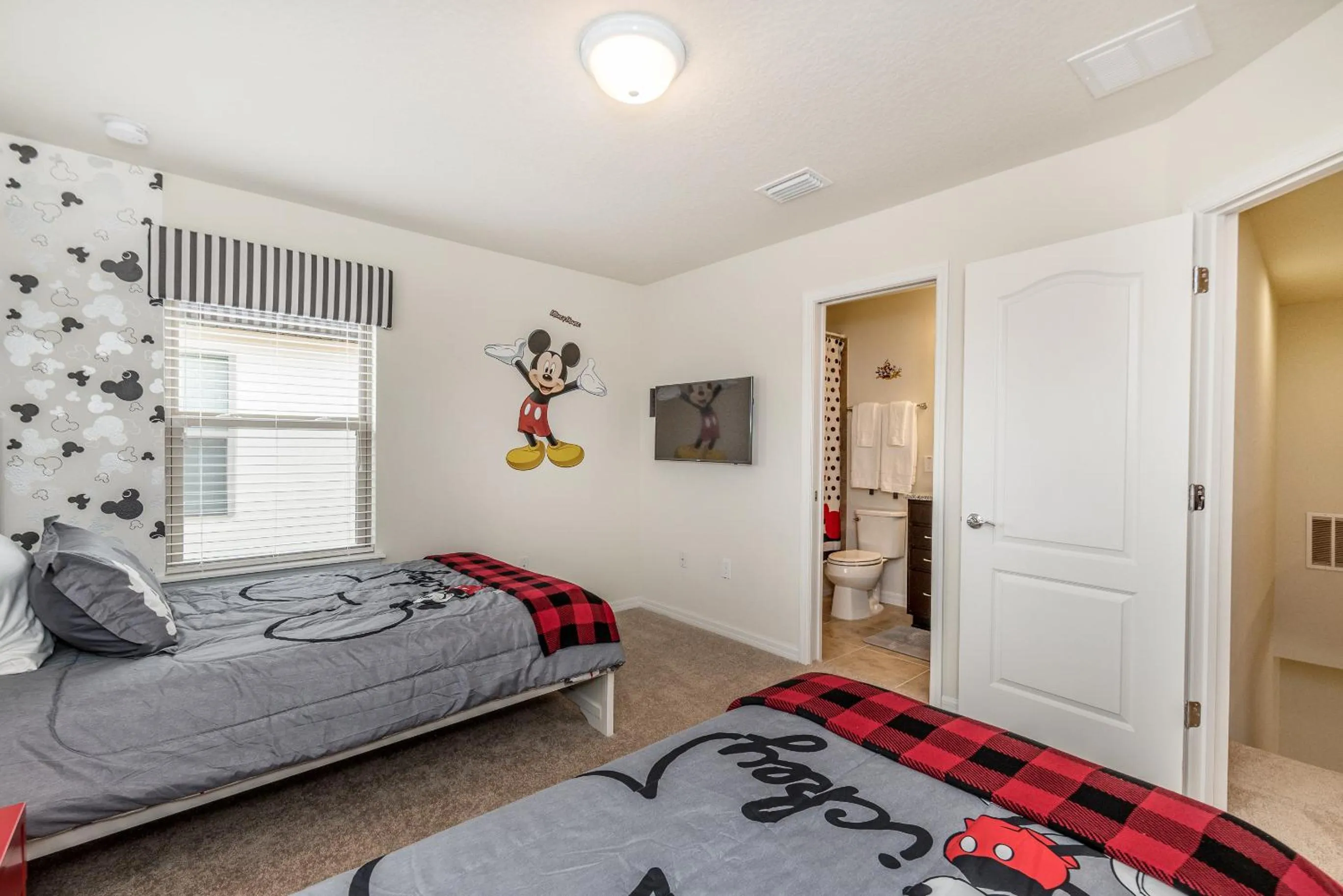 Bed in Large Villa wPrivate Pool Game Room Waterpark